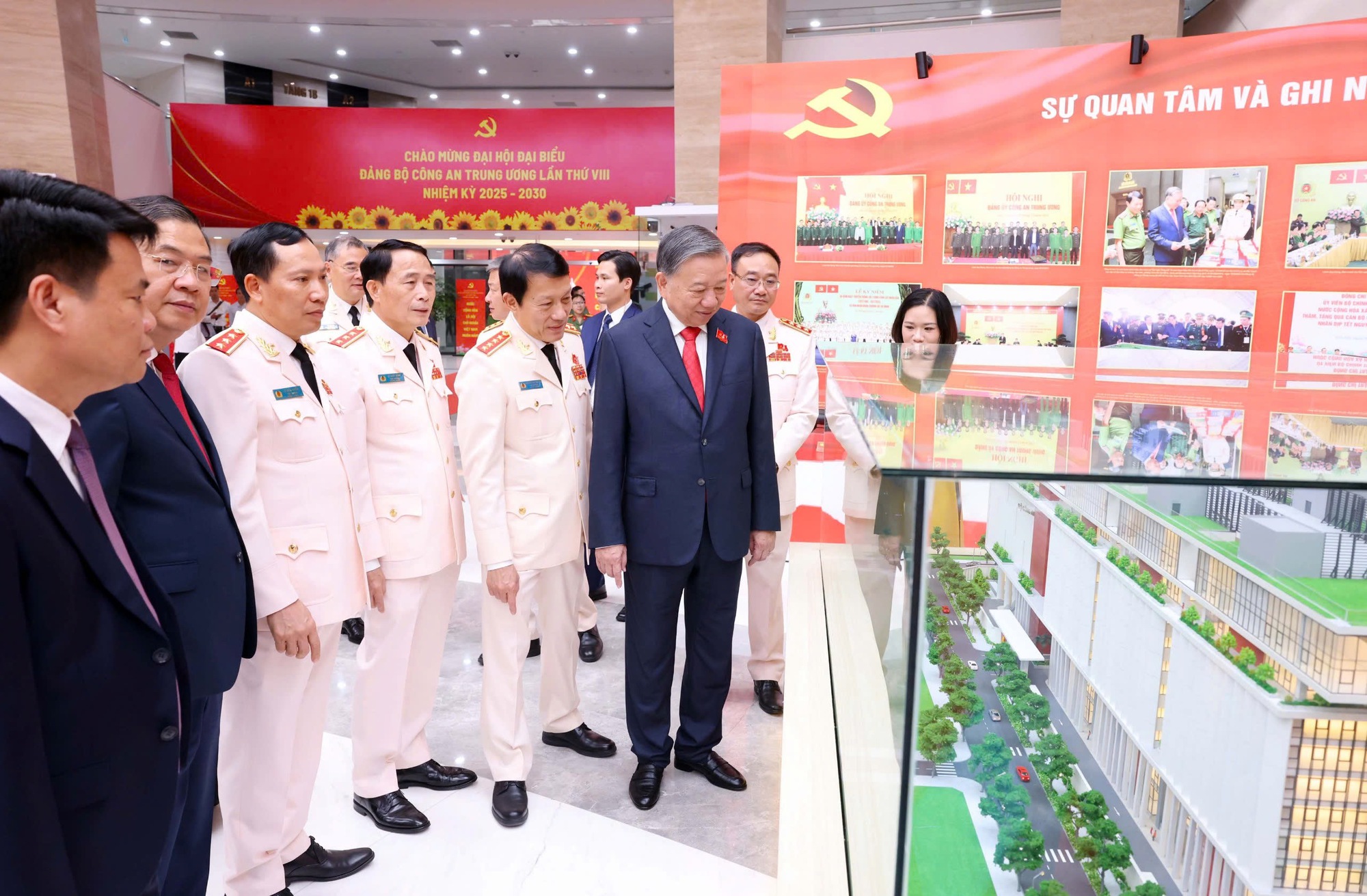 Tổng Bí thư Tô Lâm: Công an nhân dân nỗ lực bứt phá lập nên những kỳ tích mới vì Đảng, vì nước, vì dân- Ảnh 4.