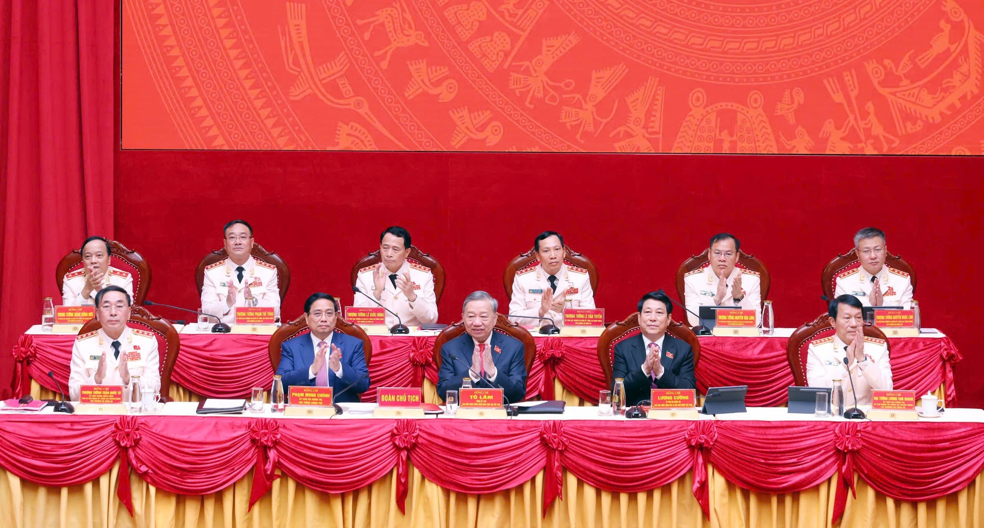 Tổng Bí thư Tô Lâm: Công an nhân dân nỗ lực bứt phá lập nên những kỳ tích mới vì Đảng, vì nước, vì dân- Ảnh 3.