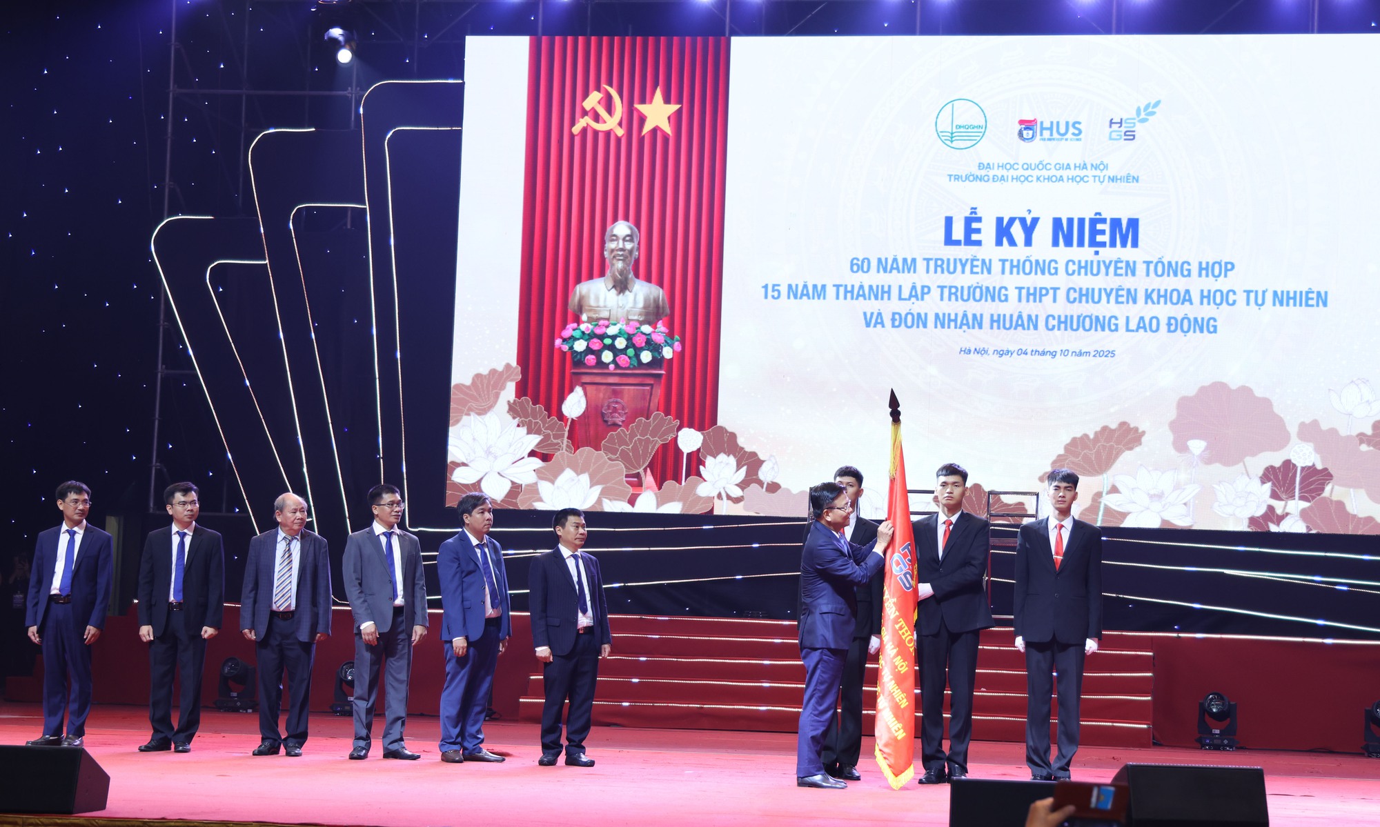 'Ngày đặc biệt' tại trường chuyên có bề dày 60 năm truyền thống- Ảnh 3.