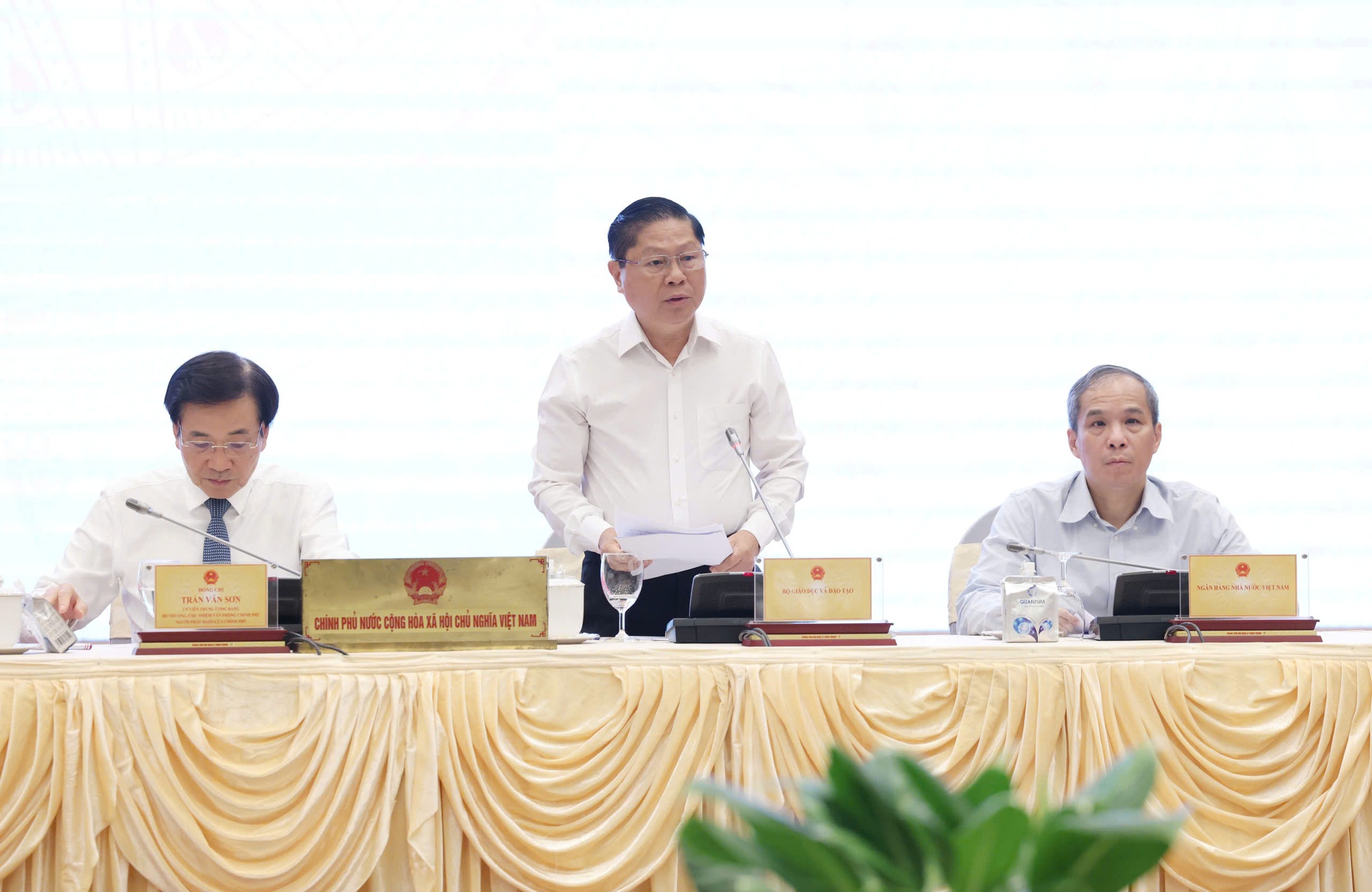 Bộ Giáo dục và Đào tạo thông tin việc chấn chỉnh lạm thu và sắp xếp lại hệ thống giáo dục - Ảnh 1.