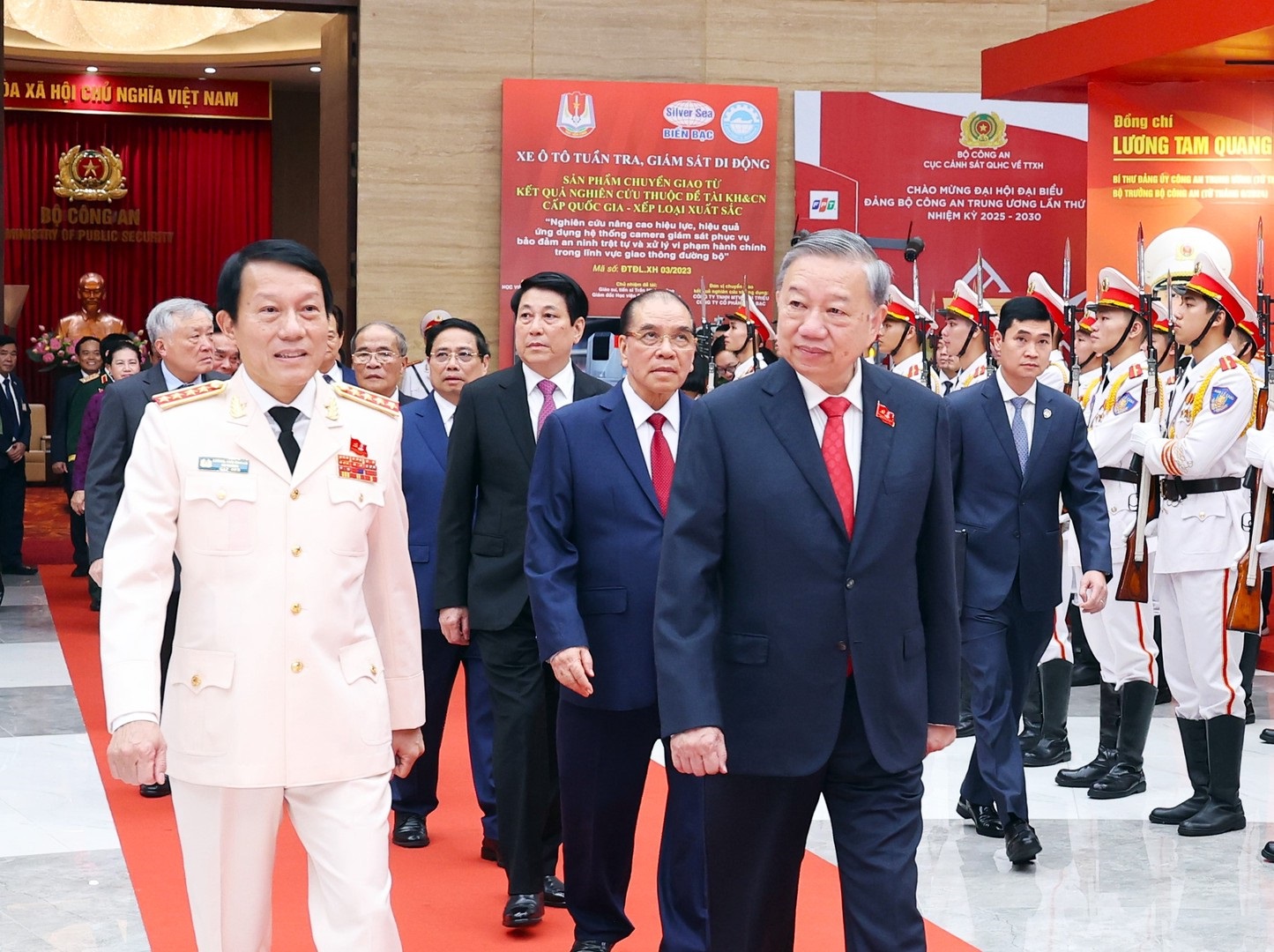 FPT góp dấu ấn tại Đại hội Đảng bộ Công an Trung ương: Ứng dụng dữ liệu dân cư vì Chính phủ số, xã hội số- Ảnh 1. FPT góp dấu ấn tại Đại hội Đảng bộ Công an Trung ương: Ứng dụng dữ liệu dân cư vì Chính phủ số, xã hội số- Ảnh 1.