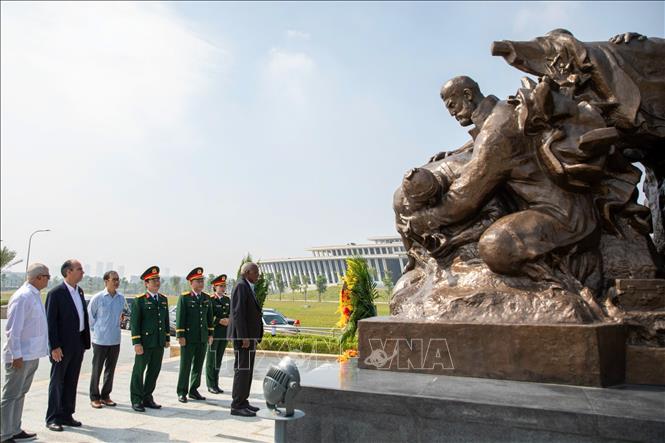 Chủ tịch Quốc hội Cuba thăm Bảo tàng Lịch sử Quân sự Việt Nam- Ảnh 2.