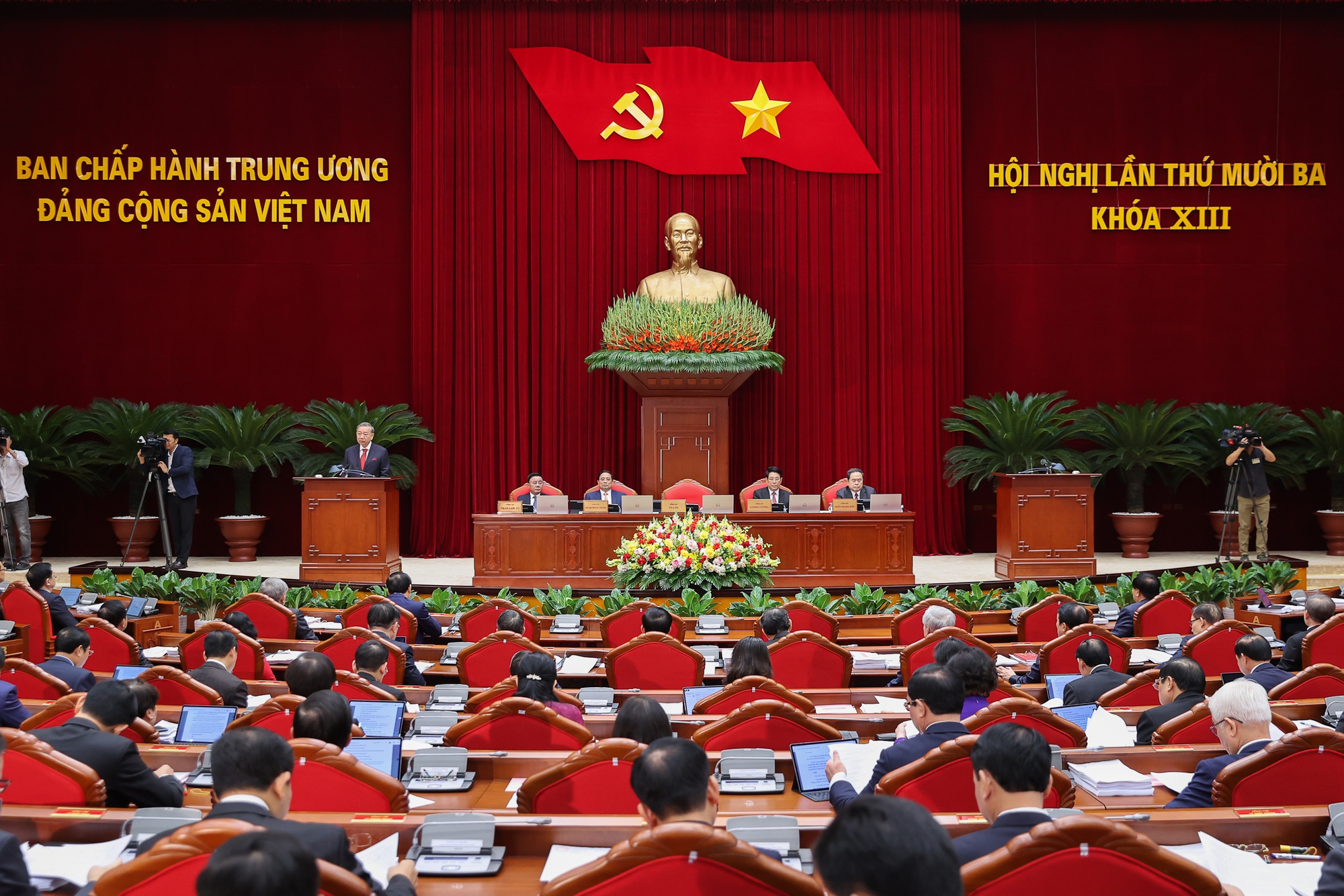Tuyệt đối không để lọt người chạy chức, chạy quyền, cơ hội, bè phái vào Ban Chấp hành Trung ương- Ảnh 1.