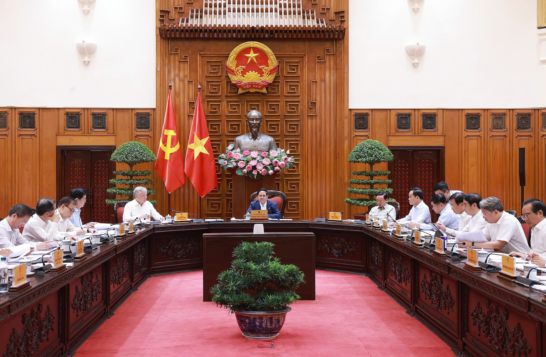 Thủ tướng chủ trì cuộc họp về tháo gỡ, khó khăn vướng mắc cho các dự án tồn đọng, kéo dài- Ảnh 1.