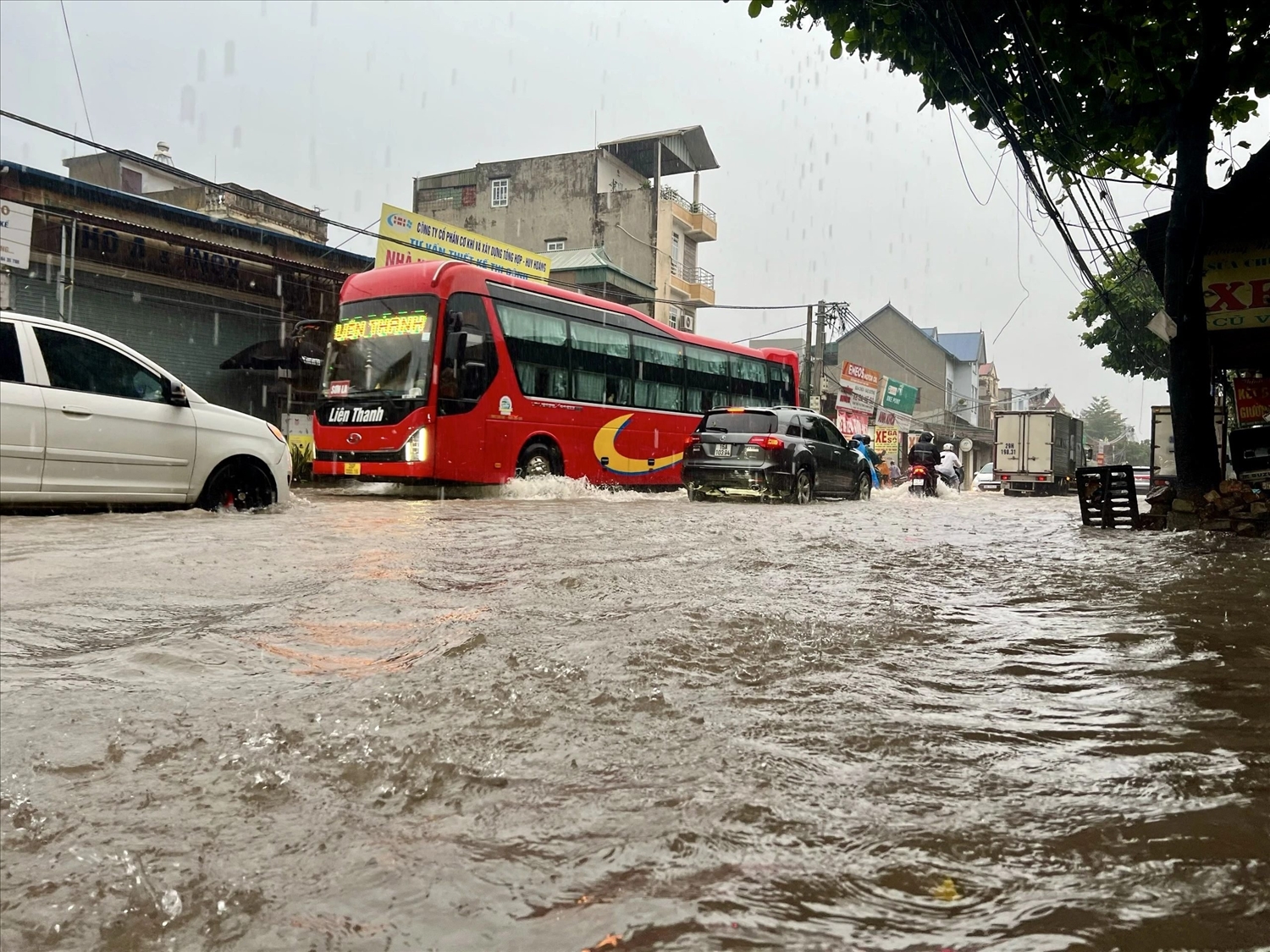 Mưa lớn tại Bắc Bộ và Thanh Hóa, đề phòng ngập úng, sạt lở- Ảnh 1.