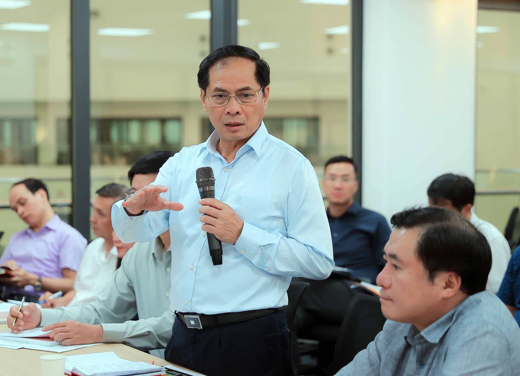 Phó Thủ tướng Bùi Thanh Sơn kiểm tra công tác chuẩn bị tổ chức Hội chợ Mùa thu 2025- Ảnh 1.