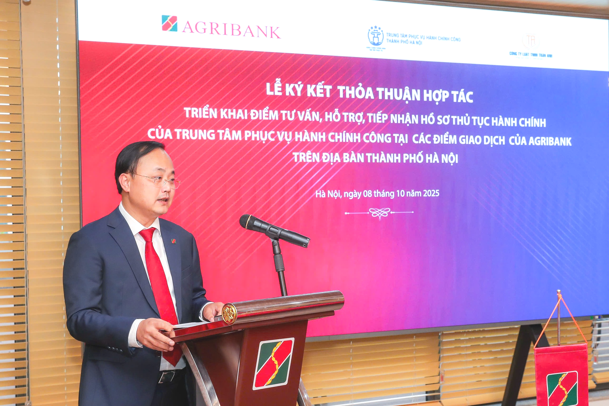 Agribank tiên phong mô hình “3 bên – 1 điểm chạm”, đưa dịch vụ công đến gần người dân- Ảnh 3. Agribank tiên phong mô hình “3 bên – 1 điểm chạm”, đưa dịch vụ công đến gần người dân- Ảnh 3.