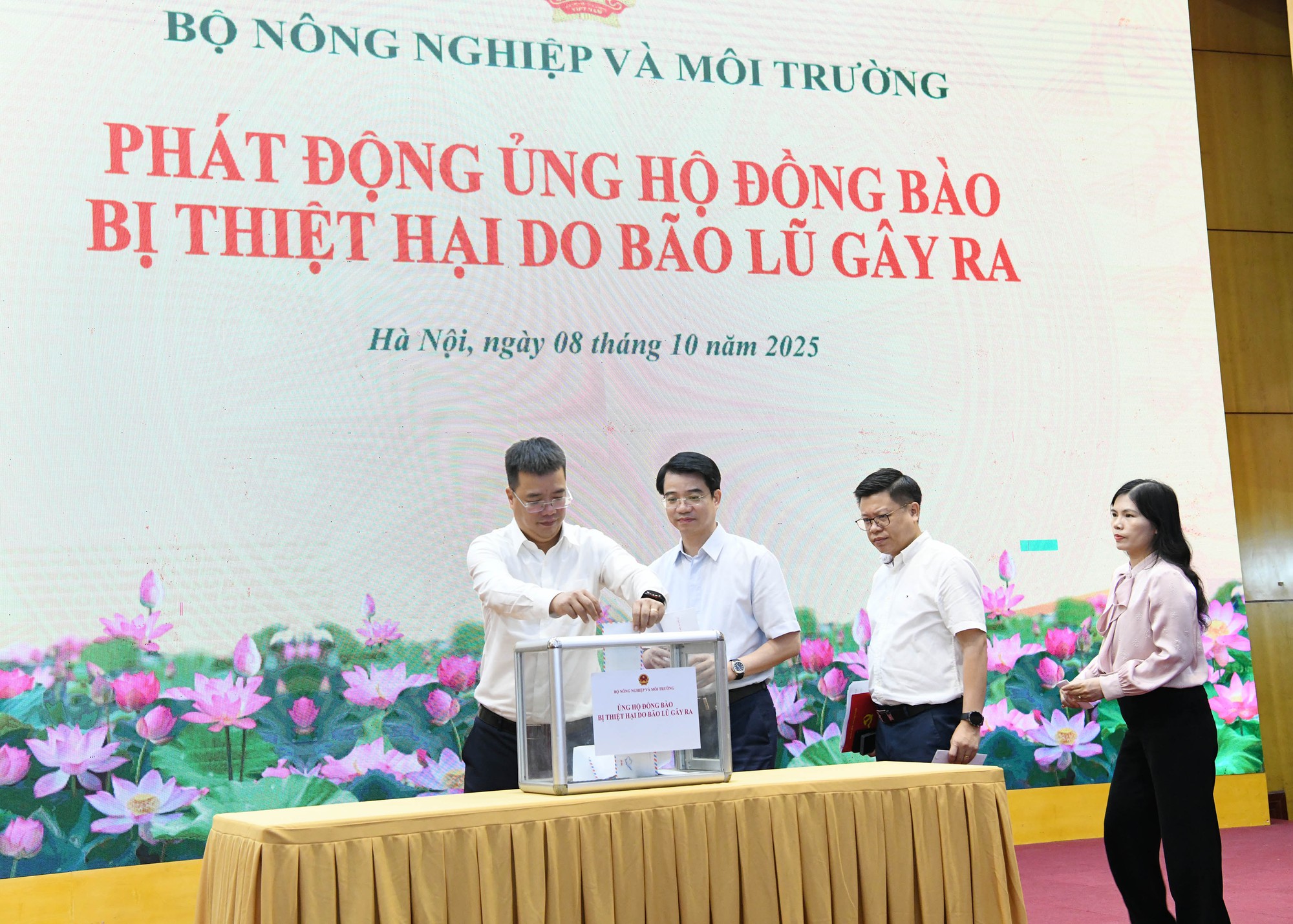 Thiệt hại nặng nề do mưa lũ sau bão số 11- Ảnh 2. Thiệt hại nặng nề do mưa lũ sau bão số 11- Ảnh 2.