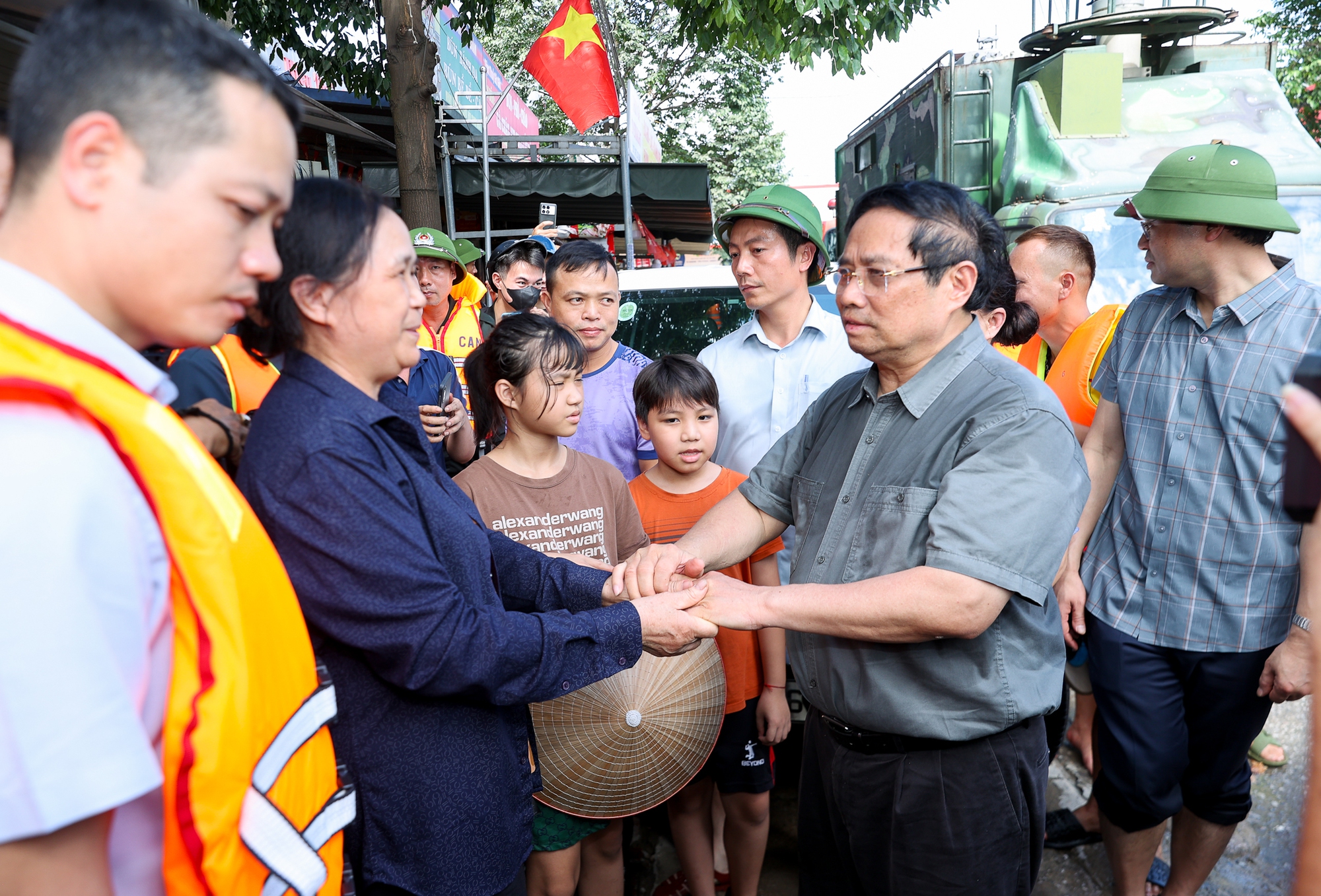 Chùm ảnh: Thủ tướng Phạm Minh Chính thăm hỏi người dân, chỉ đạo khắc phục hậu quả mưa lũ tại Thái Nguyên- Ảnh 9.