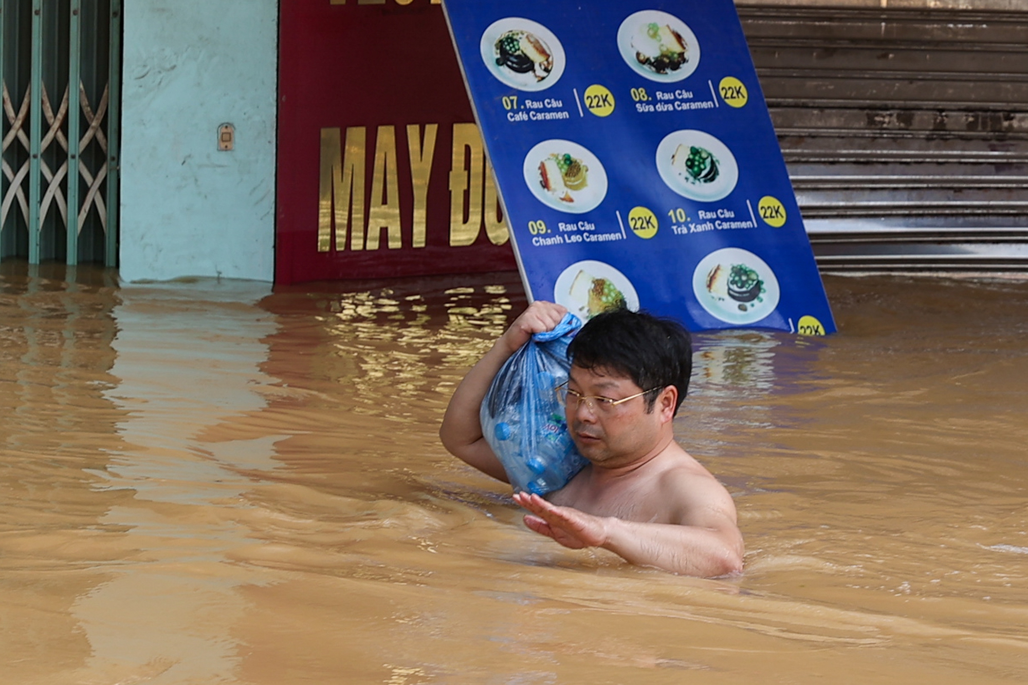 Chùm ảnh: Thủ tướng Phạm Minh Chính thăm hỏi người dân, chỉ đạo khắc phục hậu quả mưa lũ tại Thái Nguyên- Ảnh 12.