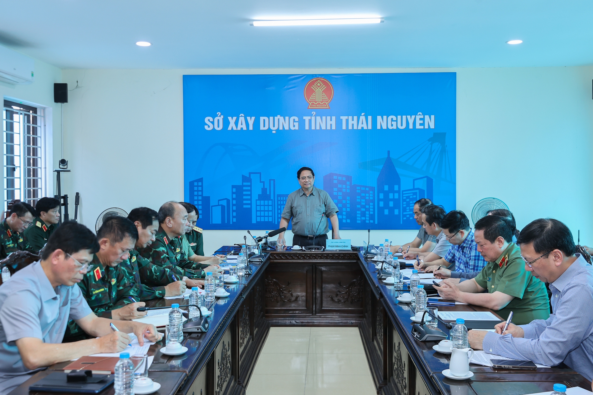 Thủ tướng chỉ đạo 9 nhiệm vụ cấp bách tại Thái Nguyên và xây dựng đường, đê kiên cố hai bên sông Cầu- Ảnh 2.