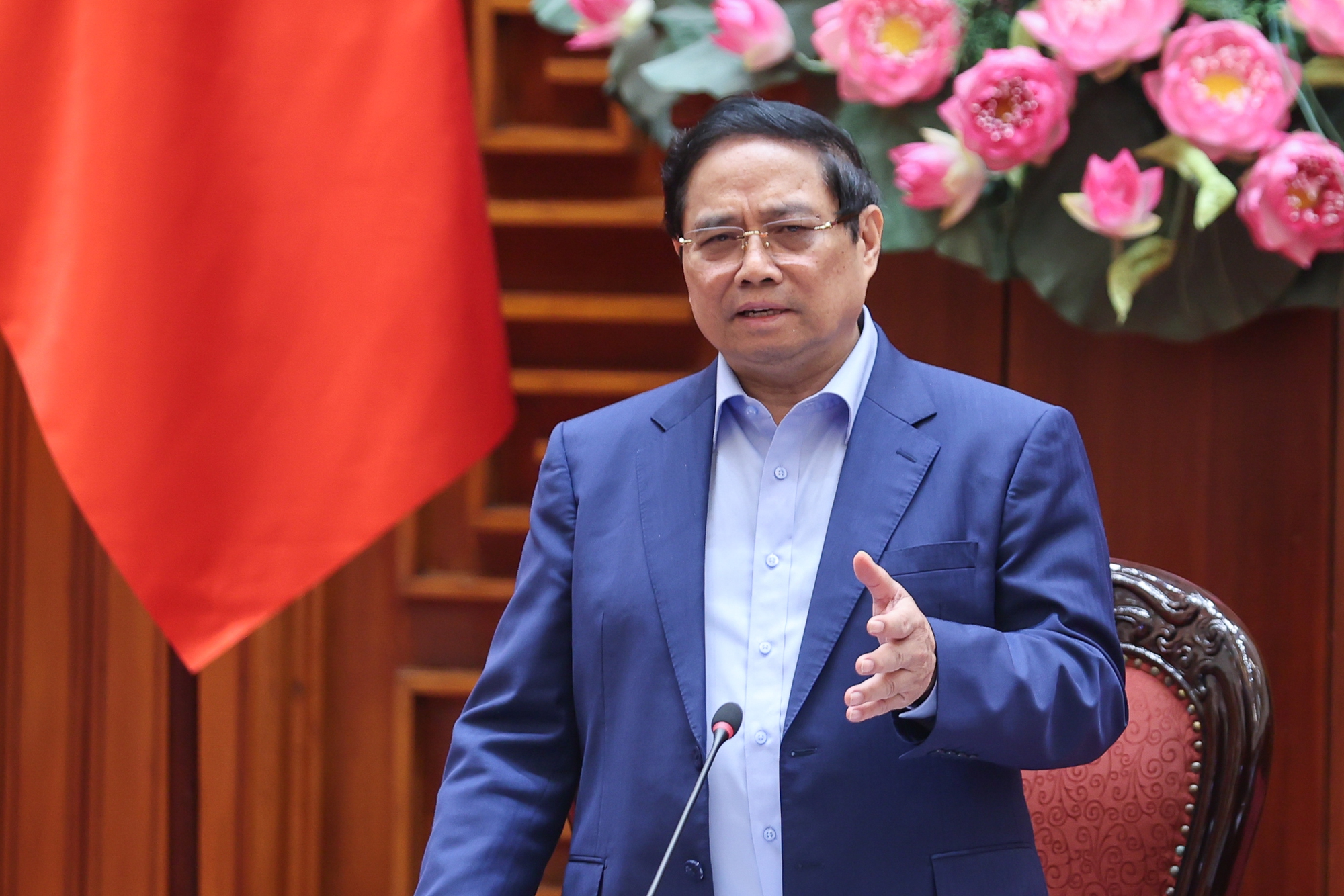 Thủ tướng chủ trì họp Thường trực Chính phủ: Triển khai ngay nhiều giải pháp cấp bách khắc phục hậu quả bão lũ- Ảnh 1. Thủ tướng chủ trì họp Thường trực Chính phủ: Triển khai ngay nhiều giải pháp cấp bách khắc phục hậu quả bão lũ- Ảnh 1.