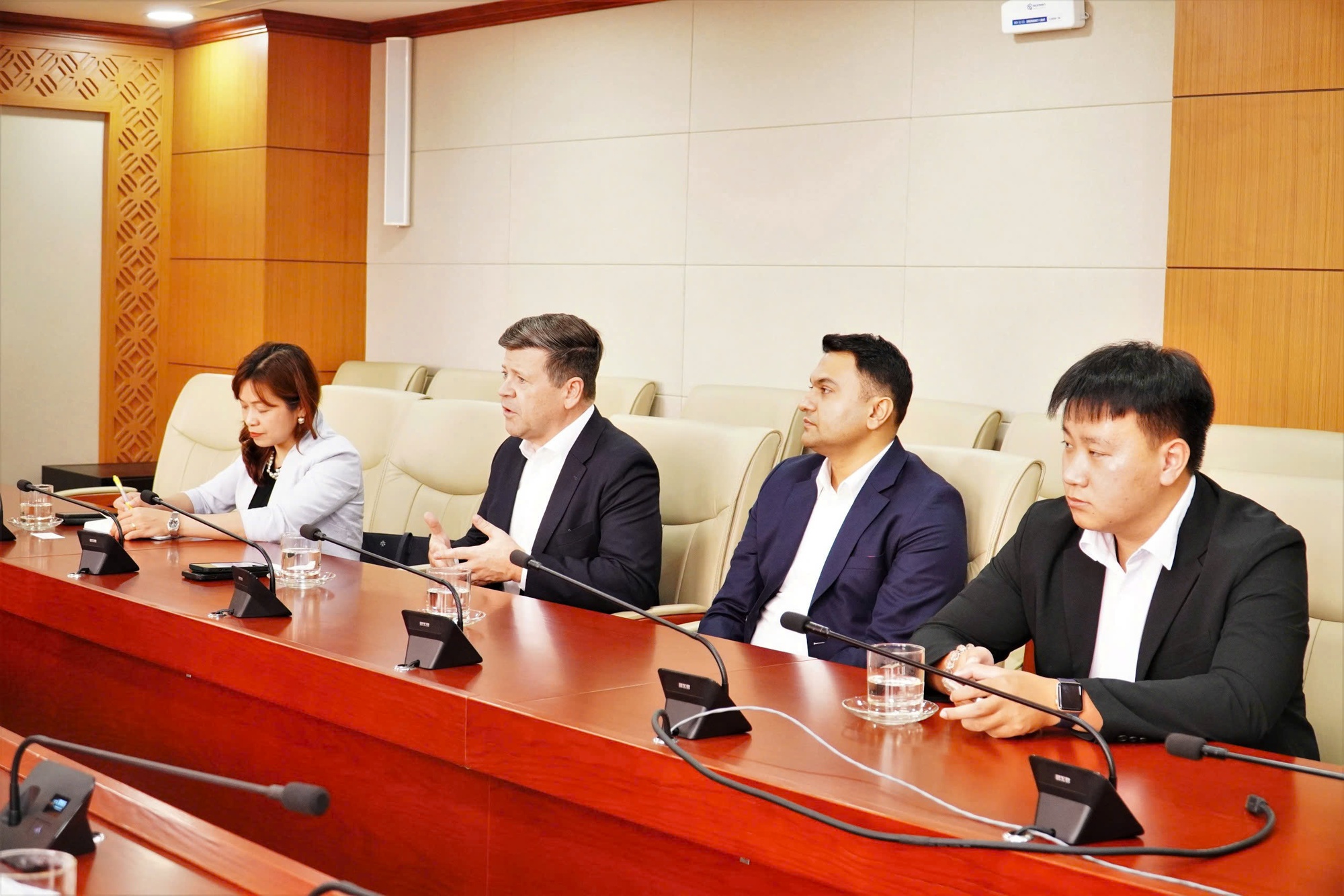 Thị trường chứng khoán Việt Nam nâng hạng: Nasdaq khẳng định sẵn sàng đồng hành- Ảnh 2. Thị trường chứng khoán Việt Nam nâng hạng: Nasdaq khẳng định sẵn sàng đồng hành- Ảnh 2.