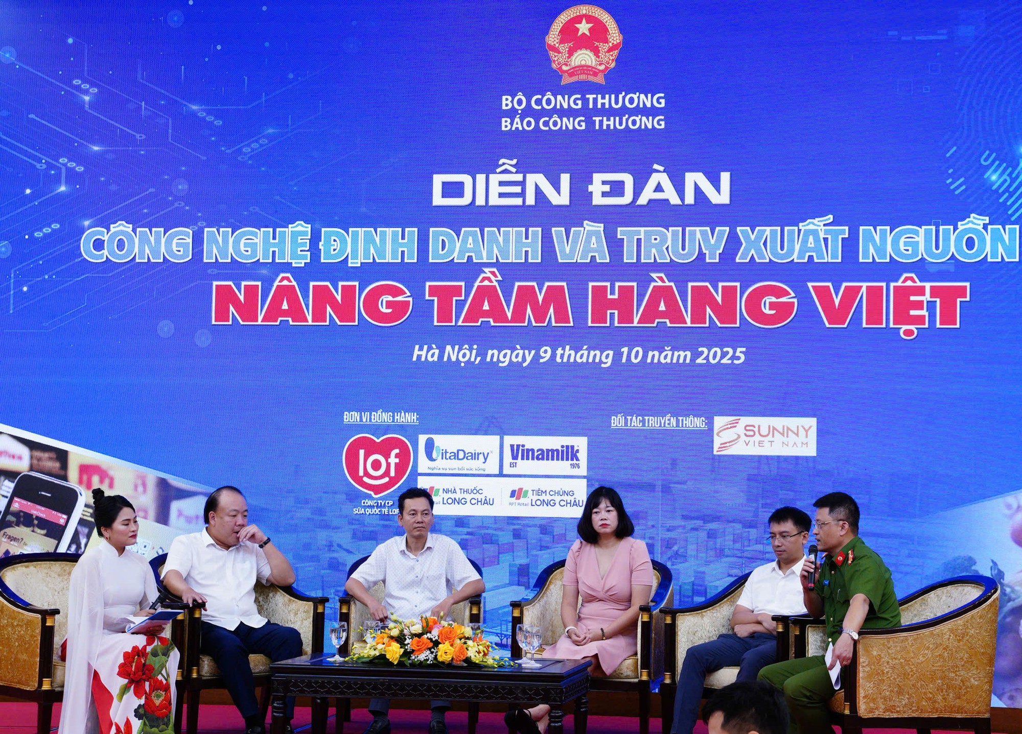 Công nghệ truy xuất nguồn gốc: 'Tấm hộ chiếu' giúp hàng Việt vươn xa- Ảnh 1. Công nghệ truy xuất nguồn gốc: 'Tấm hộ chiếu' giúp hàng Việt vươn xa- Ảnh 1.