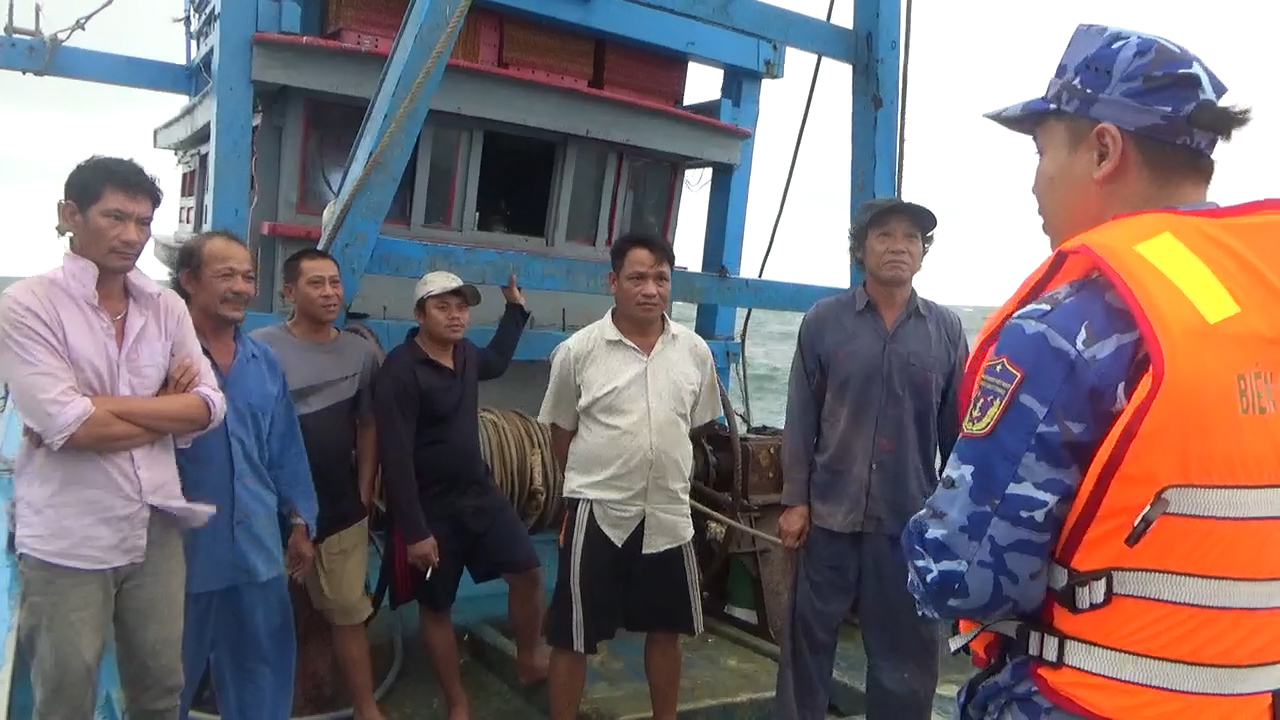 Vùng Cảnh sát biển 2 bắt giữ hai tàu cá vi phạm IUU- Ảnh 2. Vùng Cảnh sát biển 2 bắt giữ hai tàu cá vi phạm IUU- Ảnh 2.