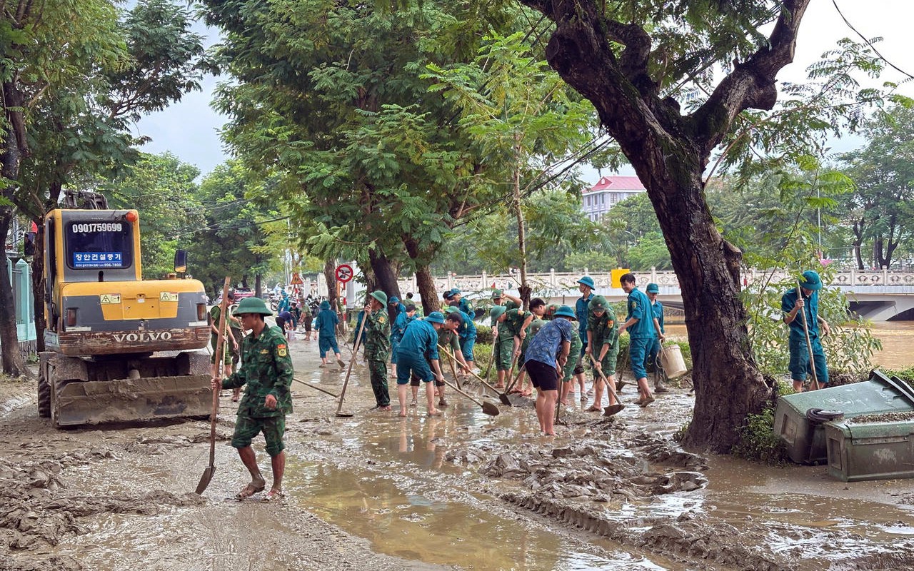 Hỗ trợ bổ sung 100 tỷ đồng cho TP Huế khắc phục thiệt hại do mưa lũ