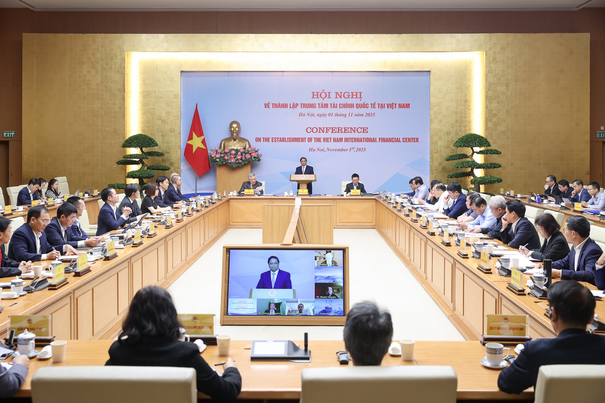 Thủ tướng: Đưa Trung tâm tài chính quốc tế tại Việt Nam hoạt động ngay trong tháng 11- Ảnh 2.