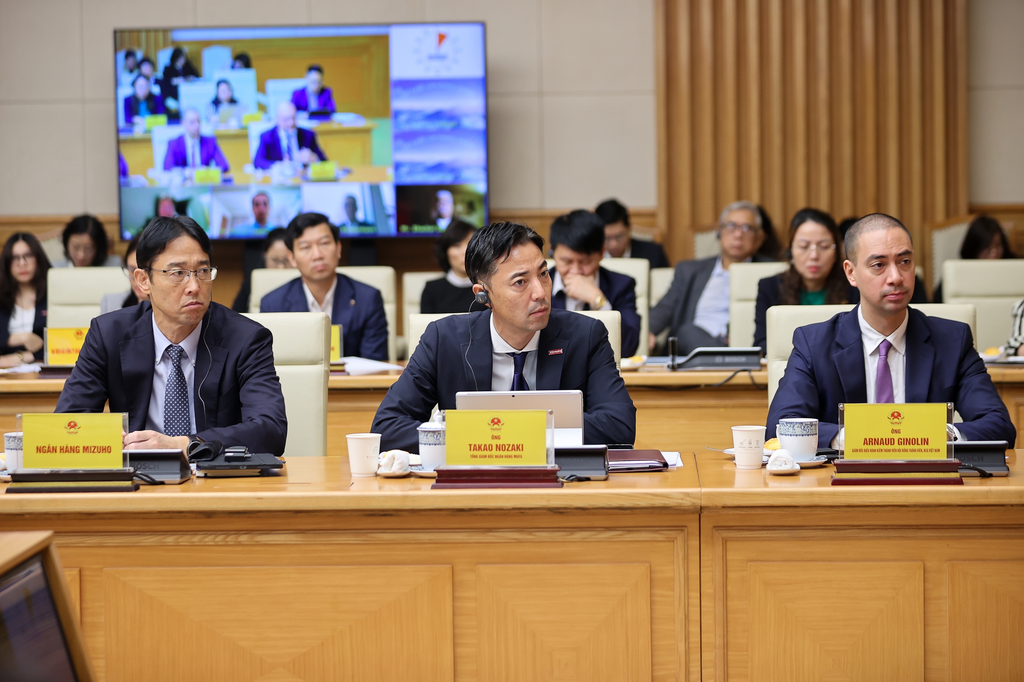 Thủ tướng: Đưa Trung tâm tài chính quốc tế tại Việt Nam hoạt động ngay trong tháng 11- Ảnh 6. Thủ tướng: Đưa Trung tâm tài chính quốc tế tại Việt Nam hoạt động ngay trong tháng 11- Ảnh 6.