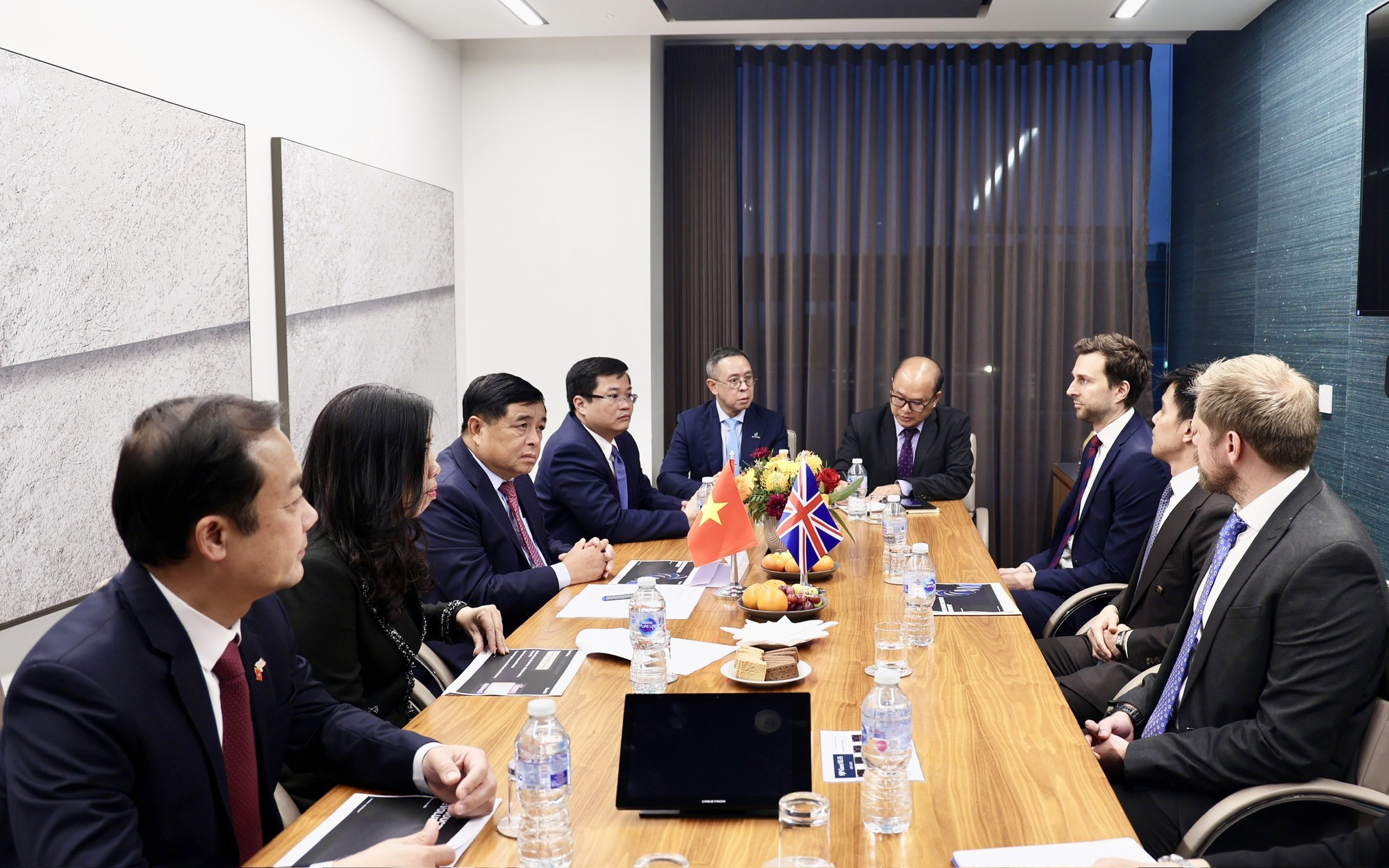 Tăng cường hợp tác với doanh nghiệp Anh về fintech, xác thực danh tính sinh trắc học và thiết kế công trình