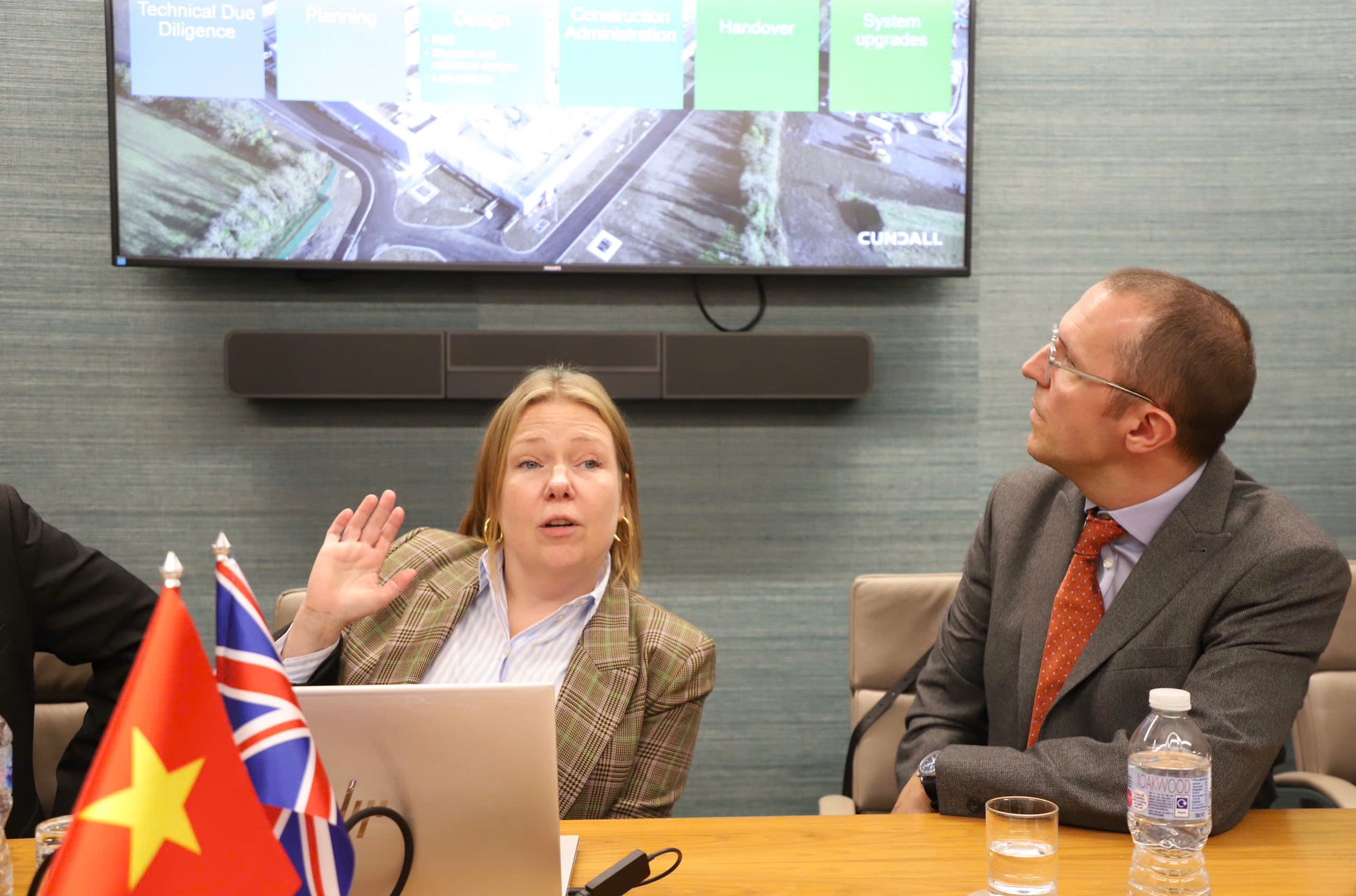 Tăng cường hợp tác với doanh nghiệp Anh về fintech, xác thực danh tính sinh trắc học và thiết kế công trình- Ảnh 4. Tăng cường hợp tác với doanh nghiệp Anh về fintech, xác thực danh tính sinh trắc học và thiết kế công trình- Ảnh 4.