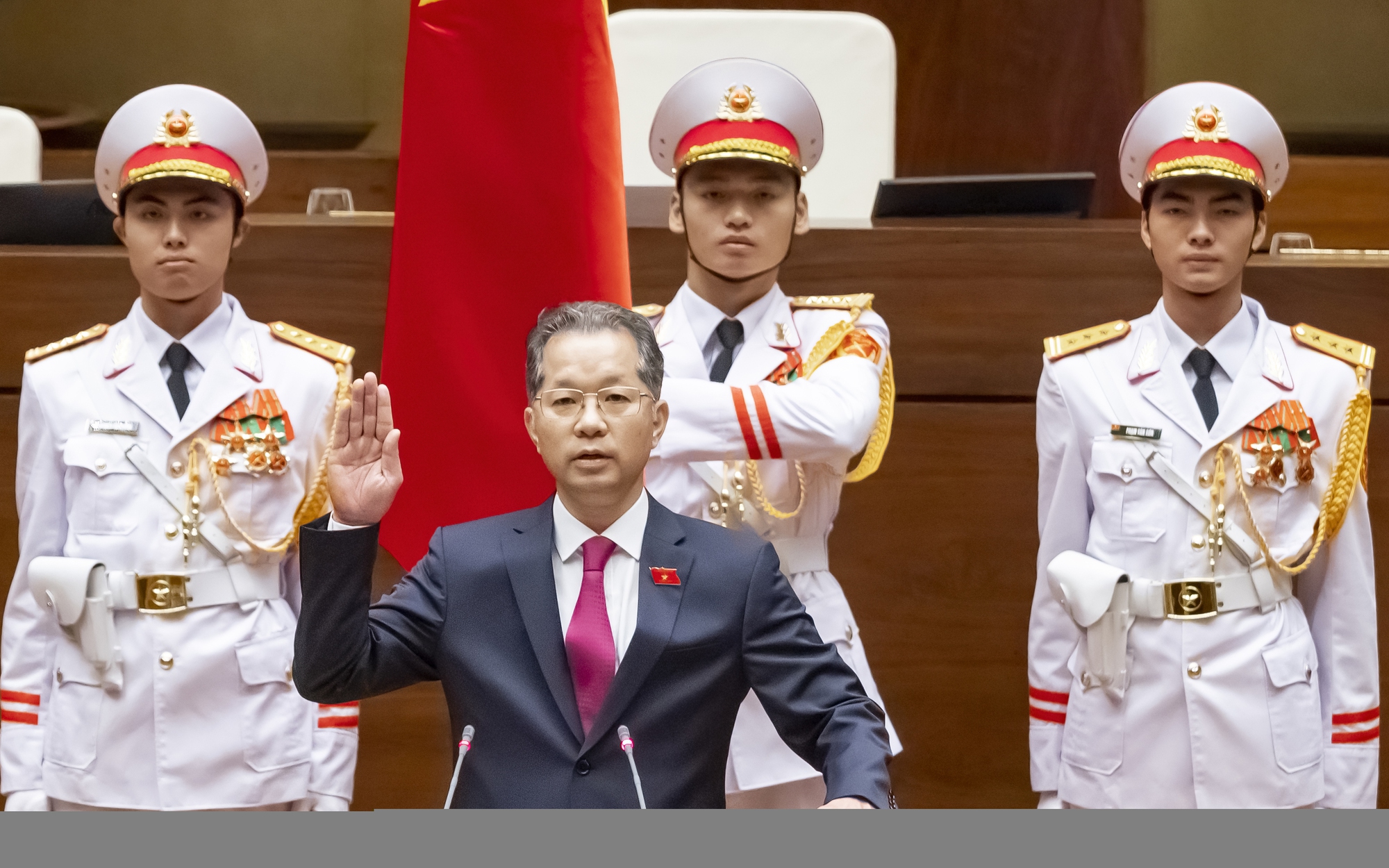 Chánh án Tòa án nhân dân Tối cao Nguyễn Văn Quảng tuyên thệ nhậm chức