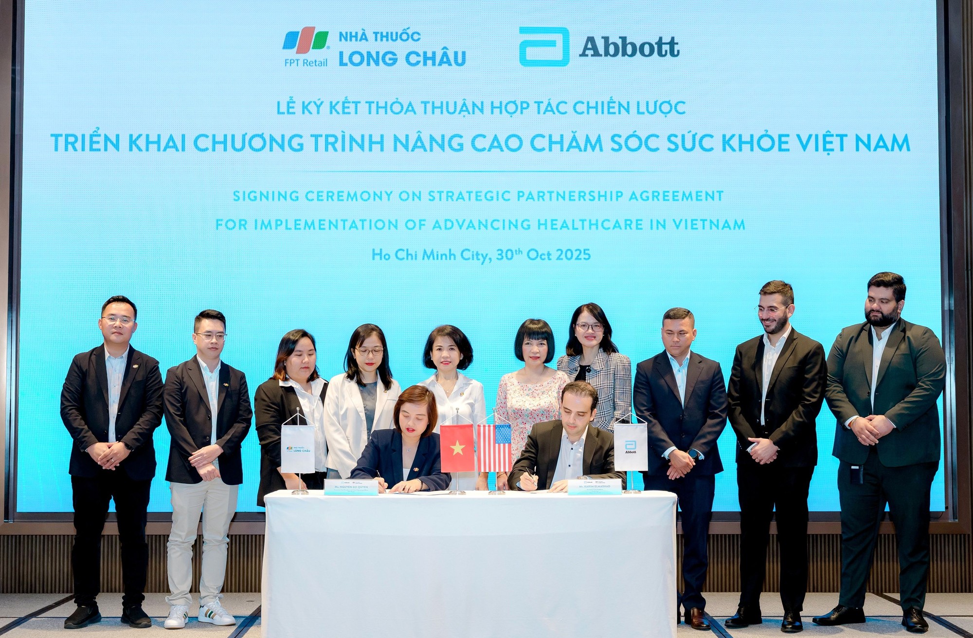 Abbott cùng FPT Long Châu triển khai hợp tác chiến lược toàn diện "Nâng cao chăm sóc sức khỏe Việt Nam"- Ảnh 1.
