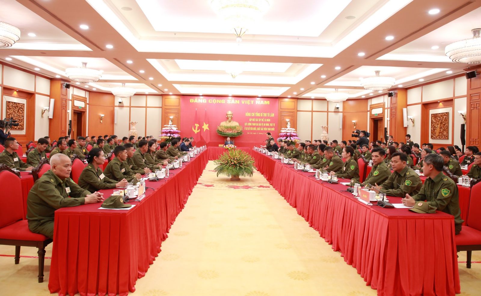 Tổng Bí thư Tô Lâm gặp mặt các tập thể, cá nhân tham gia bảo vệ an ninh, trật tự ở cơ sở tiêu biểu, xuất sắc- Ảnh 3.