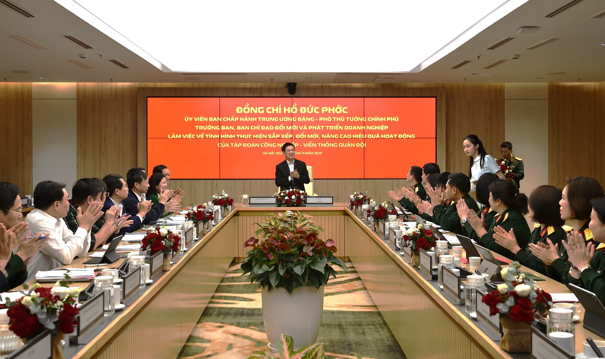 Phó Thủ tướng Hồ Đức Phớc làm việc với Tập đoàn Viettel- Ảnh 1. Phó Thủ tướng Hồ Đức Phớc làm việc với Tập đoàn Viettel- Ảnh 1.