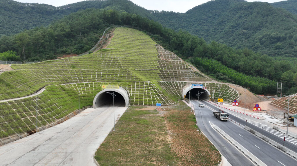 Bộ Xây dựng sẽ khởi công, khánh thành 16 dự án dịp 19/12- Ảnh 1.