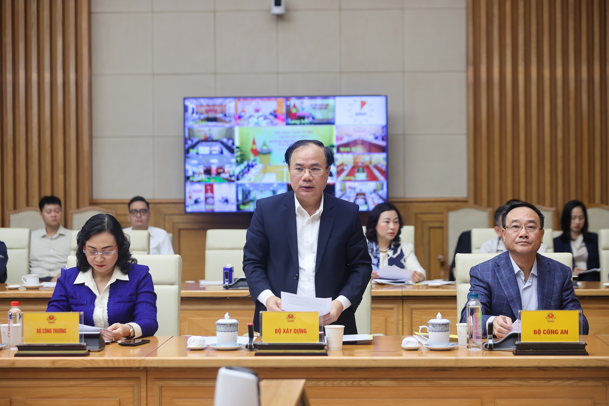 Thủ tướng: Không để người dân phải "lòng vòng", mất thêm chi phí khi tiếp cận nhà ở xã hội- Ảnh 4. Thủ tướng: Không để người dân phải "lòng vòng", mất thêm chi phí khi tiếp cận nhà ở xã hội- Ảnh 4.