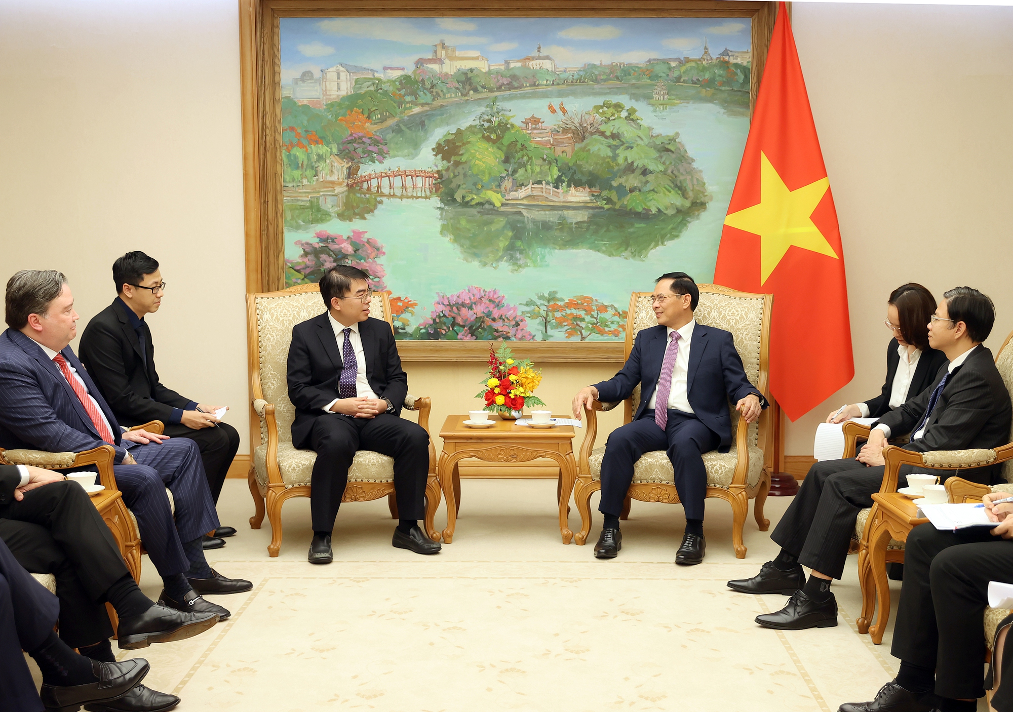 Phó Thủ tướng Bùi Thanh Sơn tiếp Giám đốc điều hành Tập đoàn Warburg Pincus- Ảnh 2.