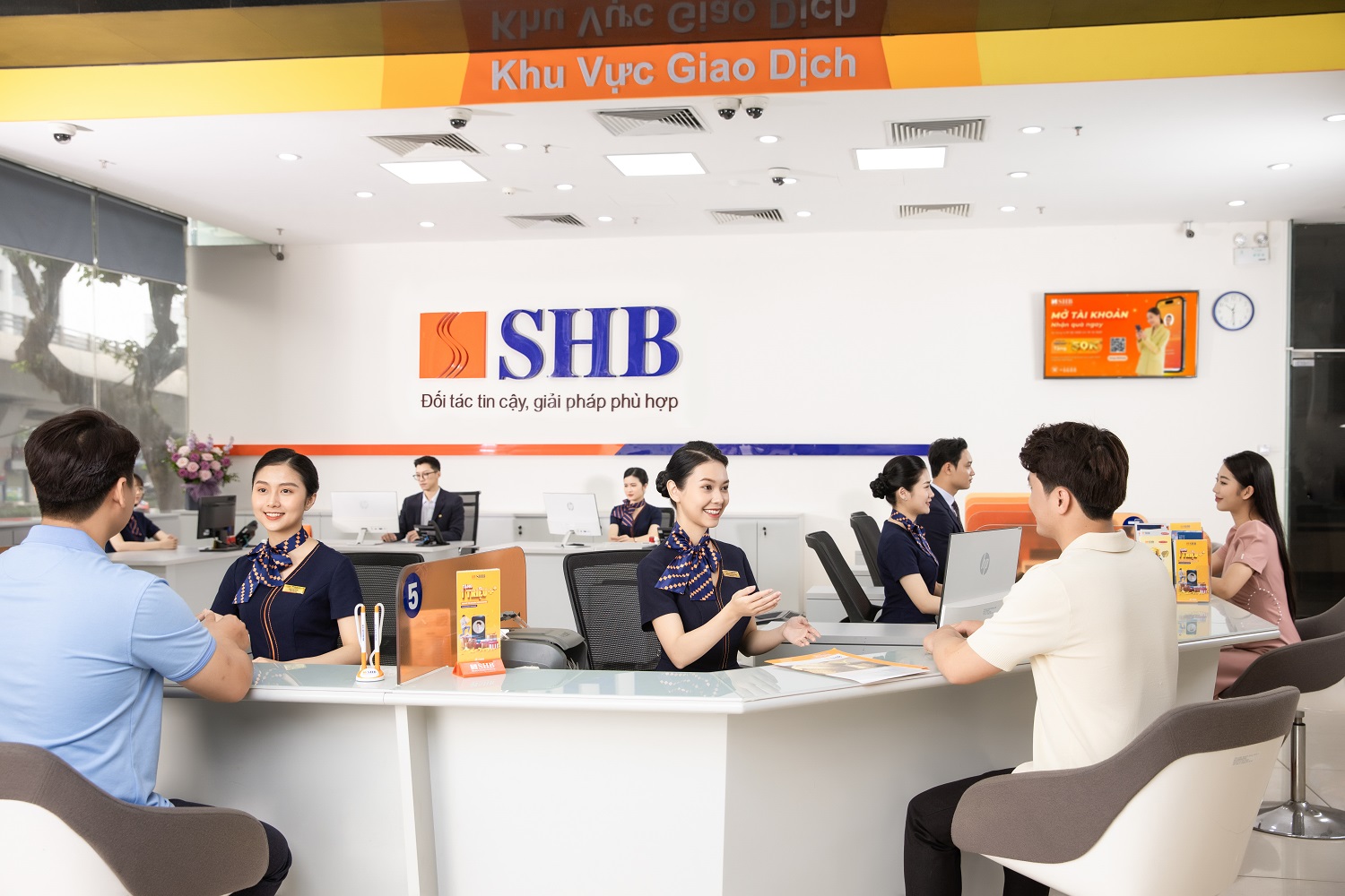 SHB có nhiều chương trình tri ân khách hàng nhân kỷ niệm 32 năm thành lập- Ảnh 2.