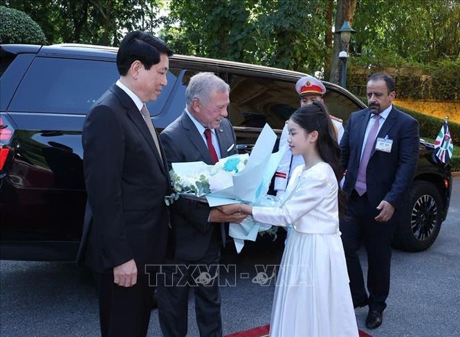 Chủ tịch nước Lương Cường chủ trì lễ đón chính thức Quốc vương Jordan- Ảnh 1.