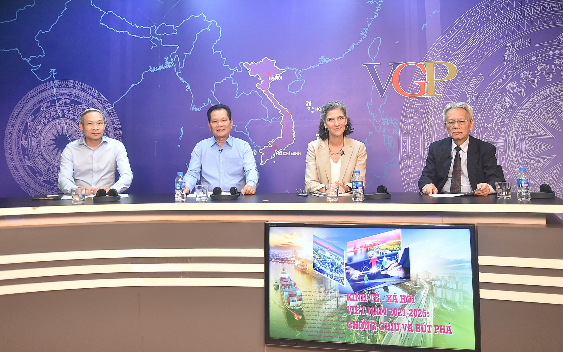 TỔNG THUẬT: Tọa đàm “Kinh tế-xã hội Việt Nam 2021-2025: Chống chịu và bứt phá”