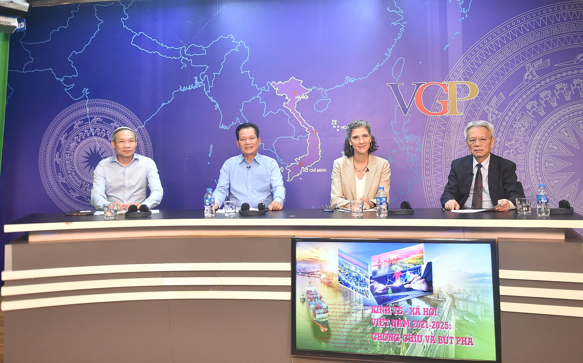 TỔNG THUẬT: Tọa đàm “Kinh tế-xã hội Việt Nam 2021-2025: Chống chịu và bứt phá”- Ảnh 2.