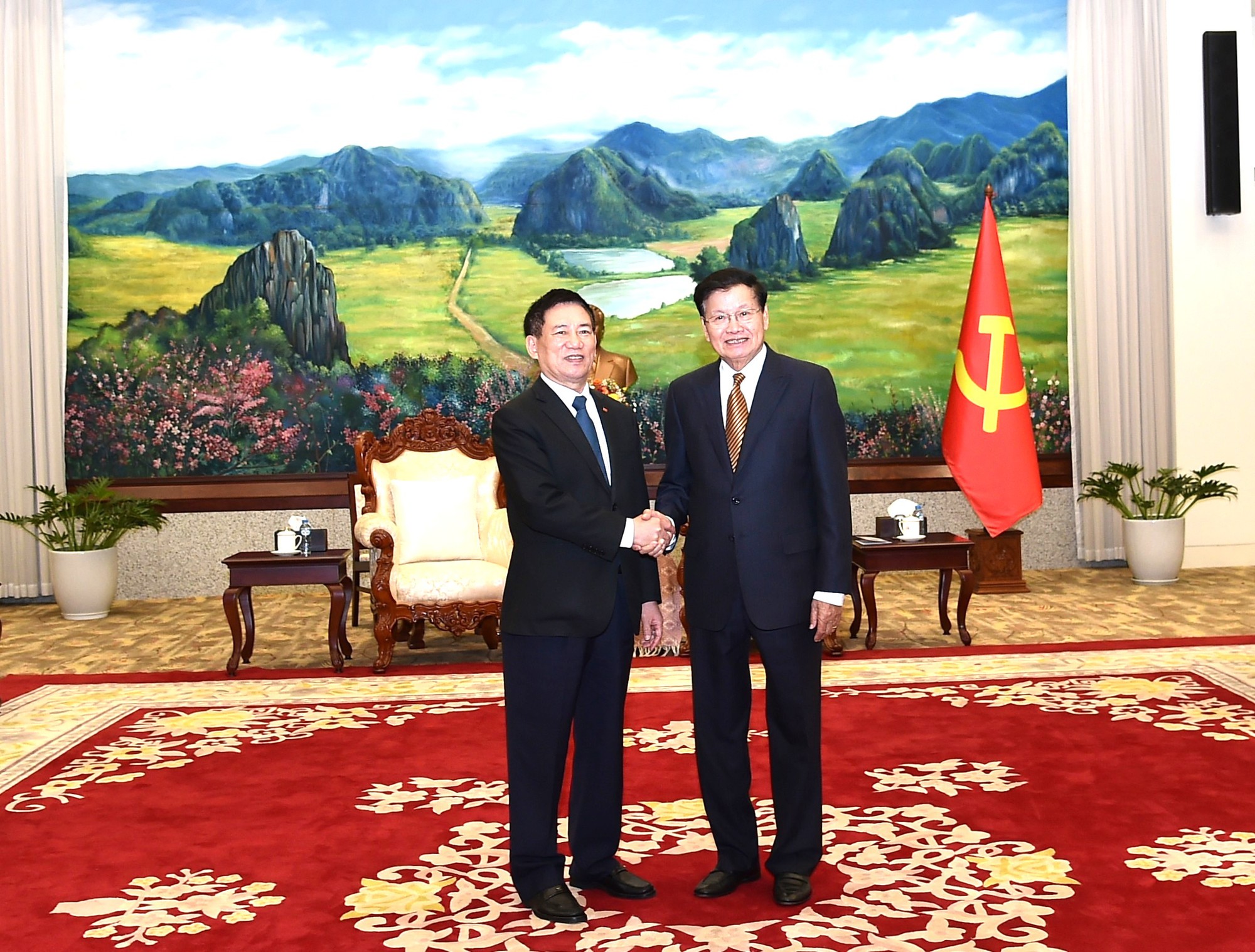 Phó Thủ tướng Chính phủ Hồ Đức Phớc thăm và làm việc tại Lào- Ảnh 1.