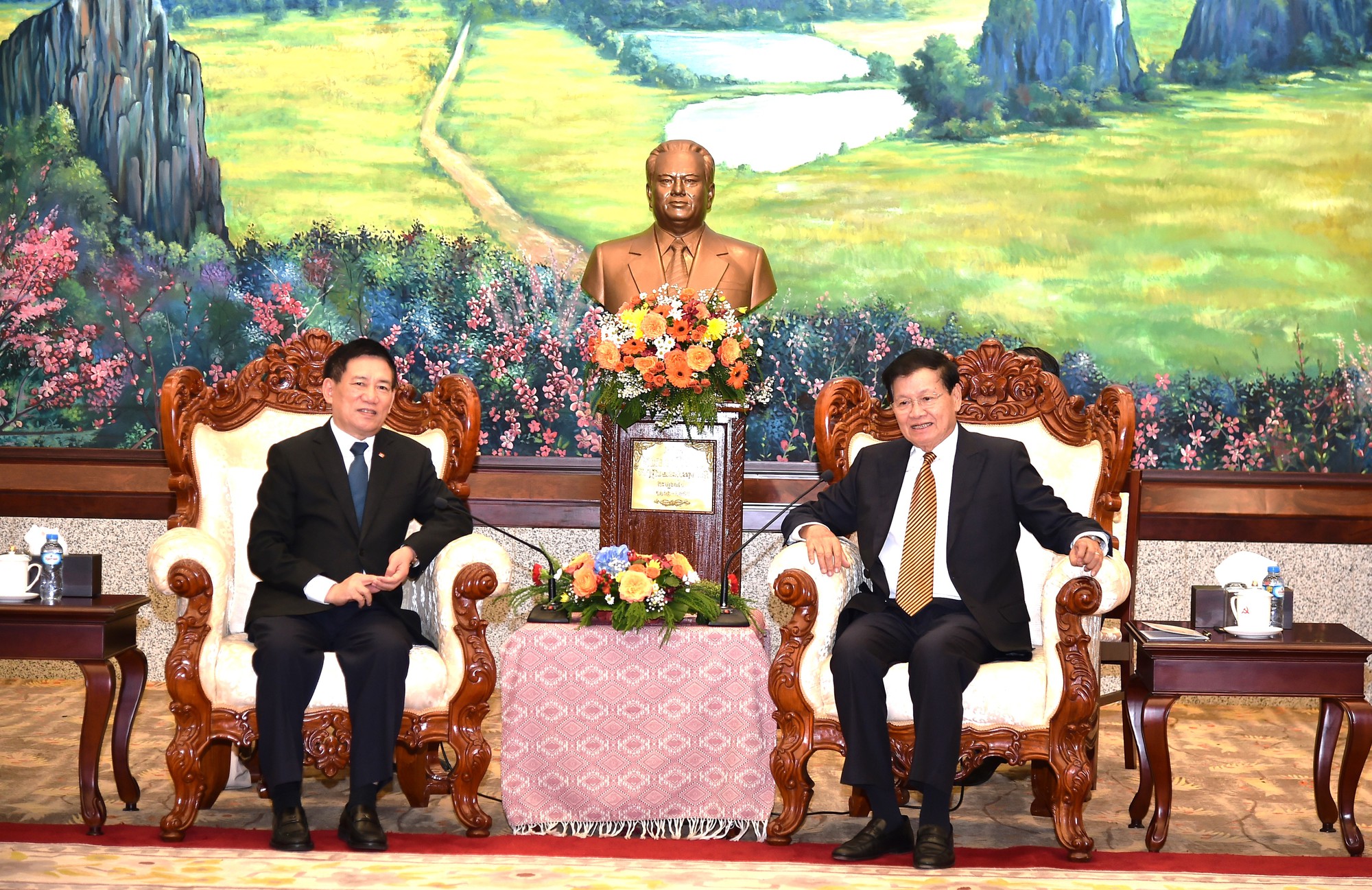 Phó Thủ tướng Chính phủ Hồ Đức Phớc thăm và làm việc tại Lào- Ảnh 2.