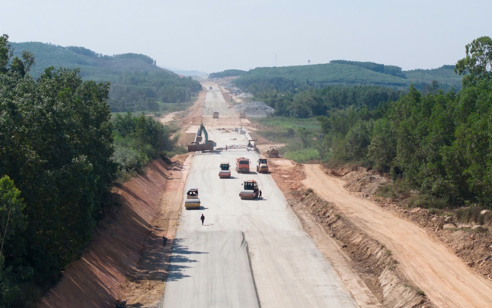 Đẩy nhanh tiến độ 4 dự án cao tốc Bắc – Nam, bảo đảm hoàn thành đúng dịp 19/12/2025