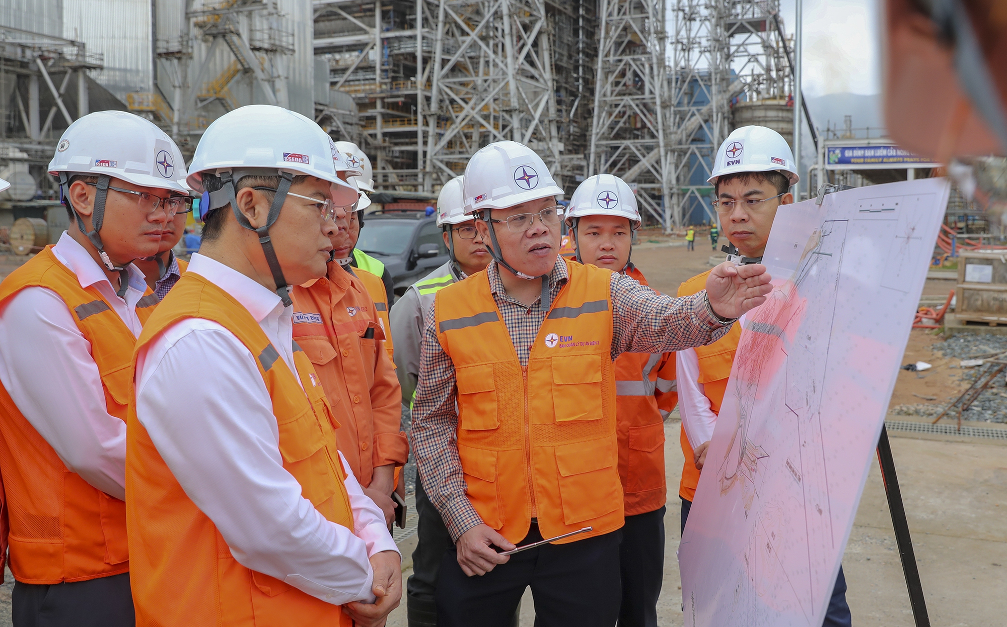 EVN nỗ lực hòa lưới tổ máy đầu tiên Nhiệt điện Quảng Trạch I trong tháng 12- Ảnh 1.