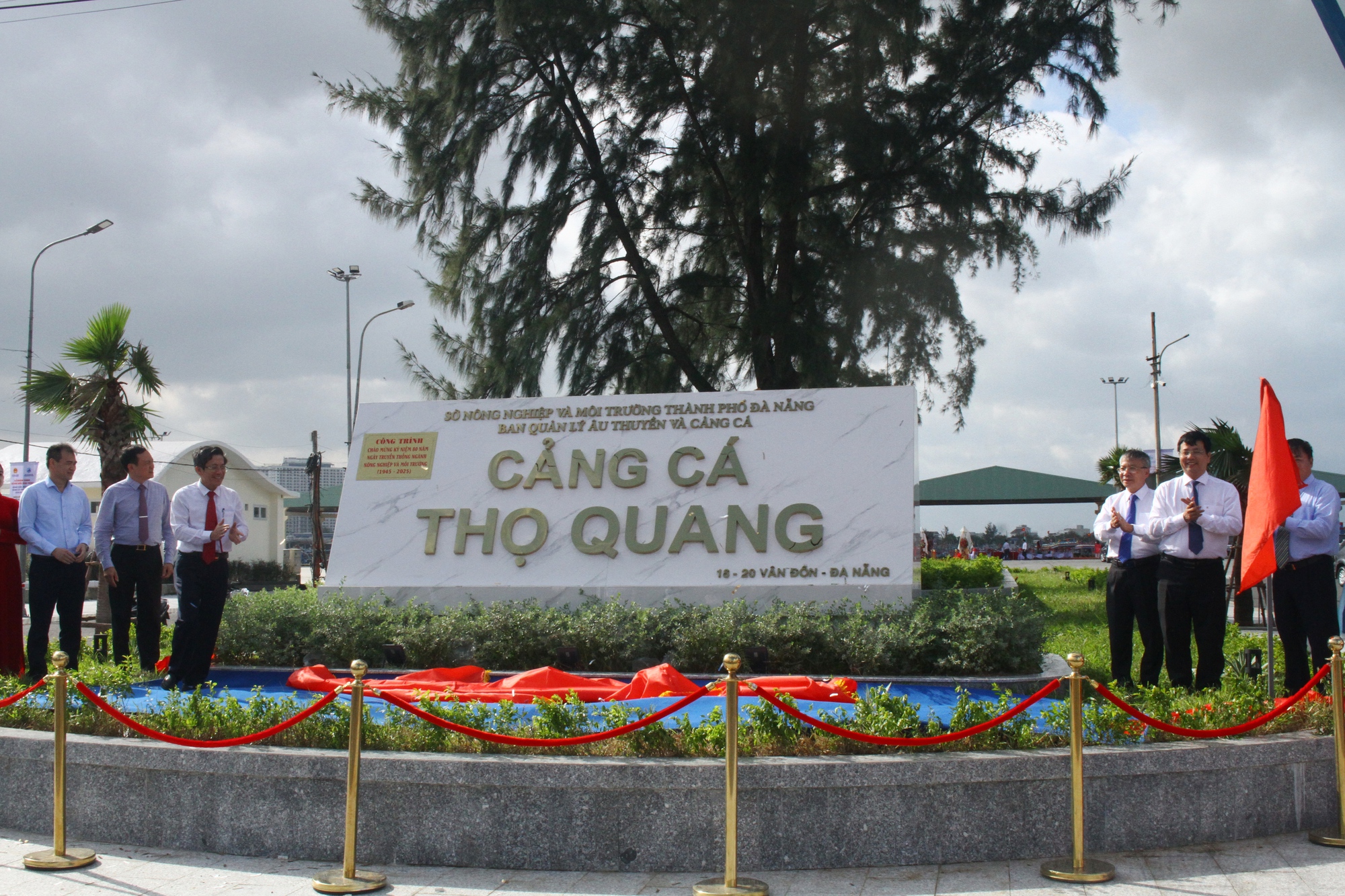 Hoàn thiện hạ tầng nghề cá hiện đại, thúc đẩy kiểm soát IUU tại cảng cá lớn nhất miền Trung- Ảnh 1.