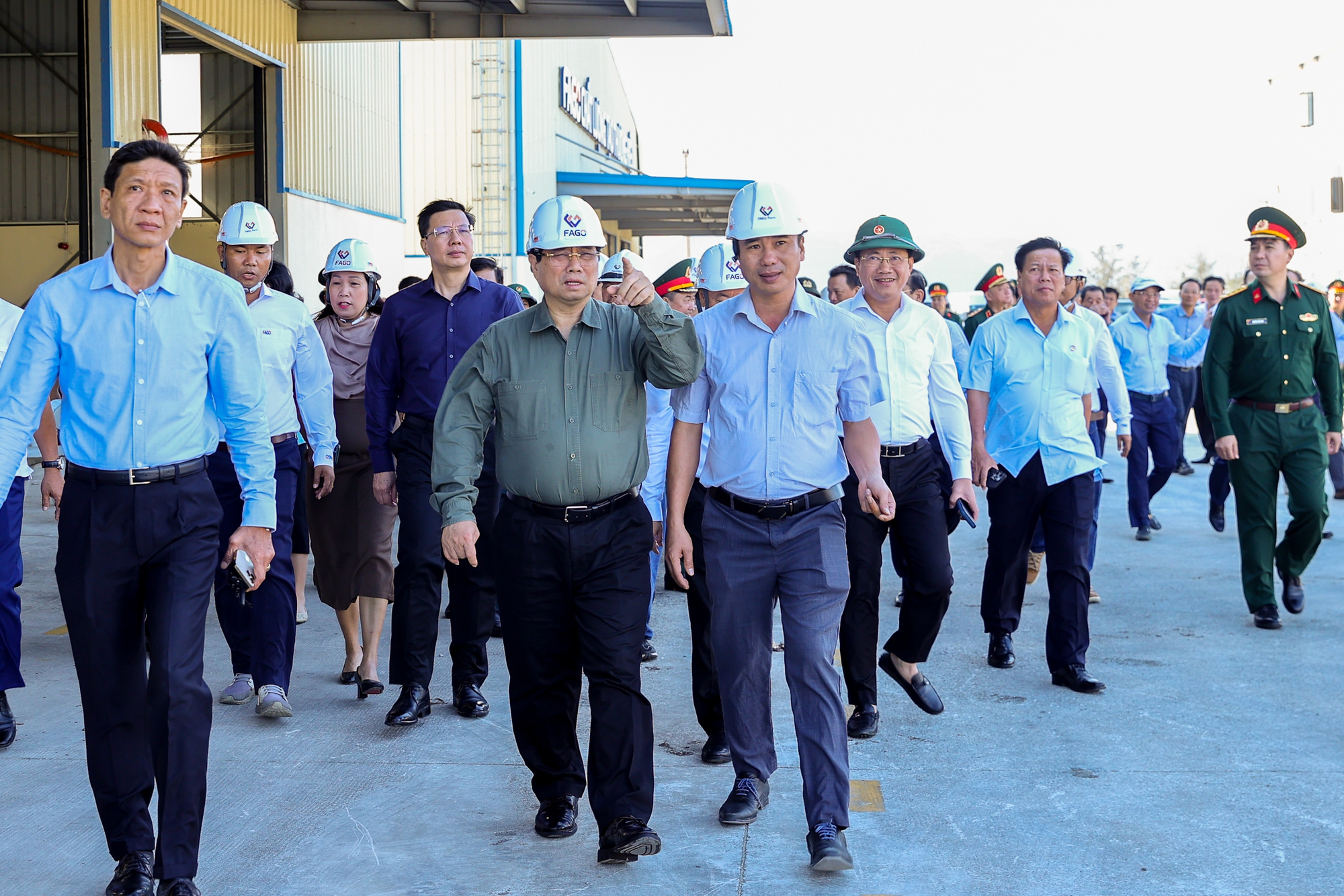 Thủ tướng: Nỗ lực cao nhất hỗ trợ doanh nghiệp sau bão, không phân biệt doanh nghiệp Nhà nước hay tư nhân- Ảnh 1.