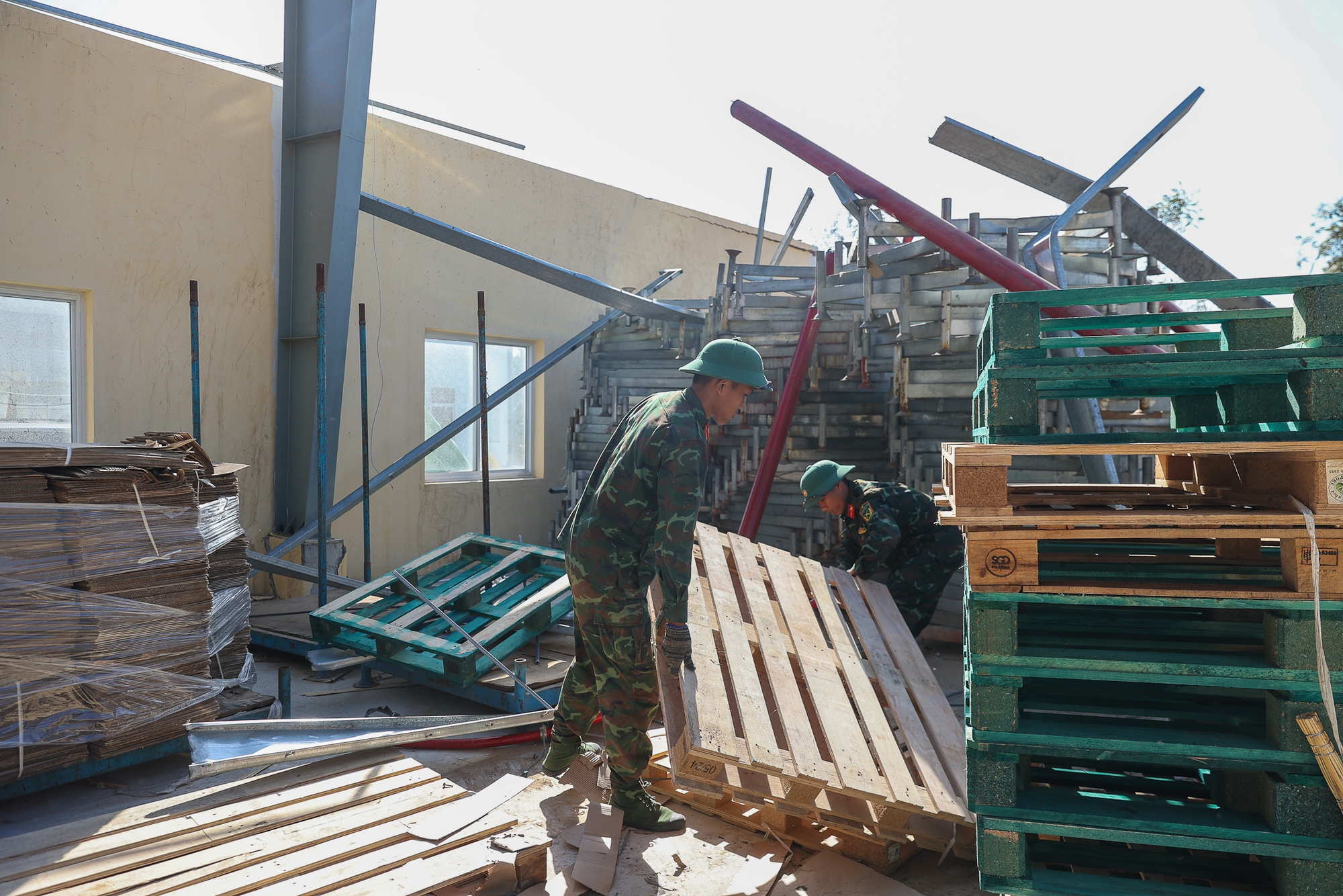 Thủ tướng: Nỗ lực cao nhất hỗ trợ doanh nghiệp sau bão, không phân biệt doanh nghiệp Nhà nước hay tư nhân- Ảnh 13.