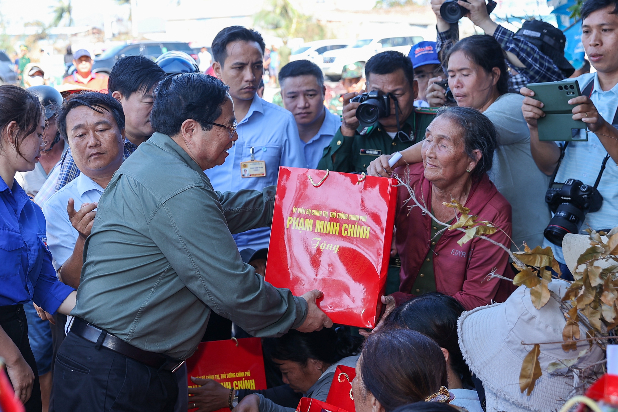 Thủ tướng: Nỗ lực cao nhất hỗ trợ doanh nghiệp sau bão, không phân biệt doanh nghiệp Nhà nước hay tư nhân- Ảnh 8.
