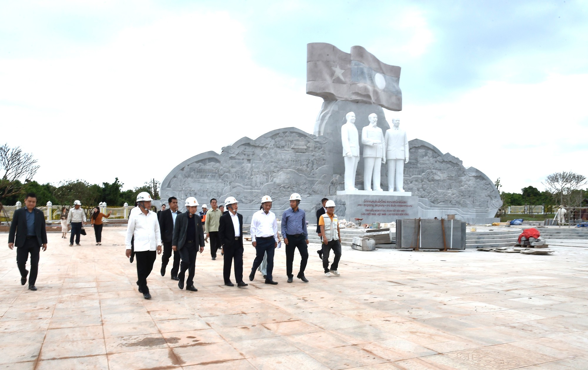 Phó Thủ tướng Hồ Đức Phớc hội kiến Thủ tướng Lào Sonexay Siphandone- Ảnh 6.