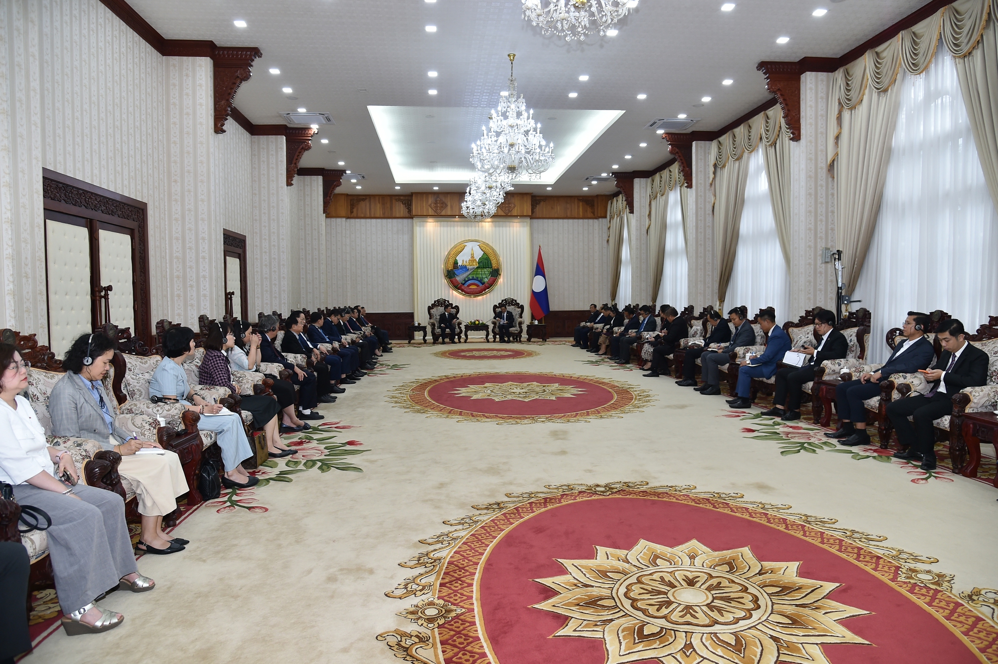 Phó Thủ tướng Hồ Đức Phớc hội kiến Thủ tướng Lào Sonexay Siphandone- Ảnh 3.