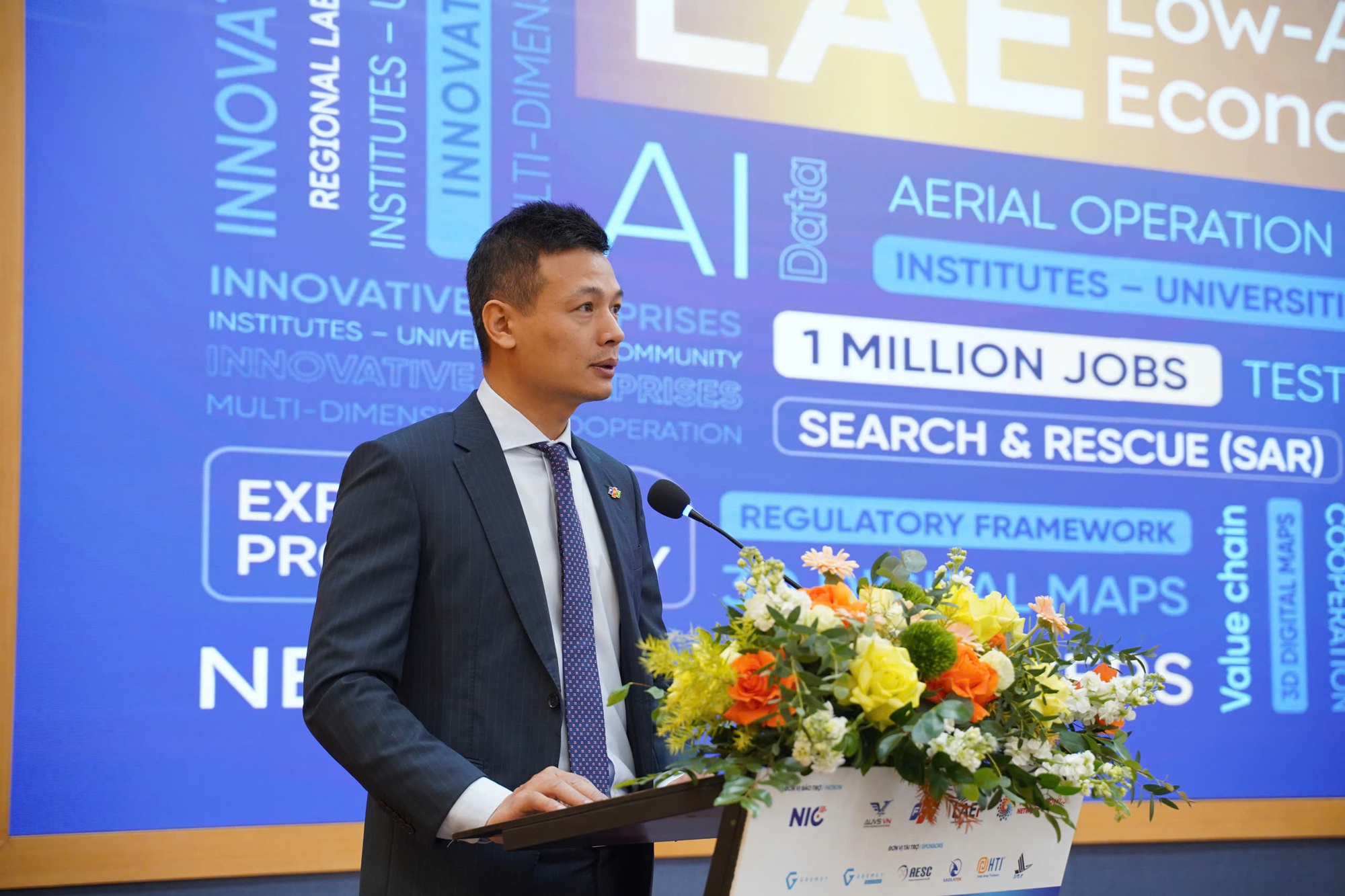 Khai phá tiềm năng 'bầu trời Việt Nam' để tăng trưởng kinh tế- Ảnh 1.