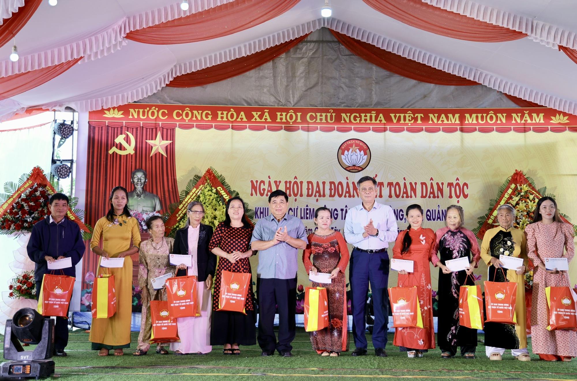 Tinh thần đại đoàn kết toàn dân tộc thấm sâu vào từng khu dân cư, từng gia đình và từng con người- Ảnh 4.