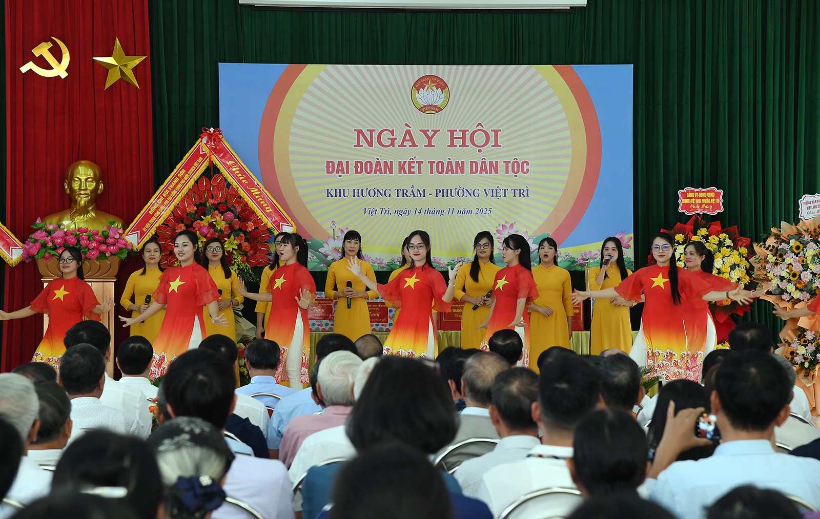 Phó Thủ tướng Bùi Thanh Sơn dự Ngày hội Đại đoàn kết toàn dân tộc tại Phú Thọ- Ảnh 5.