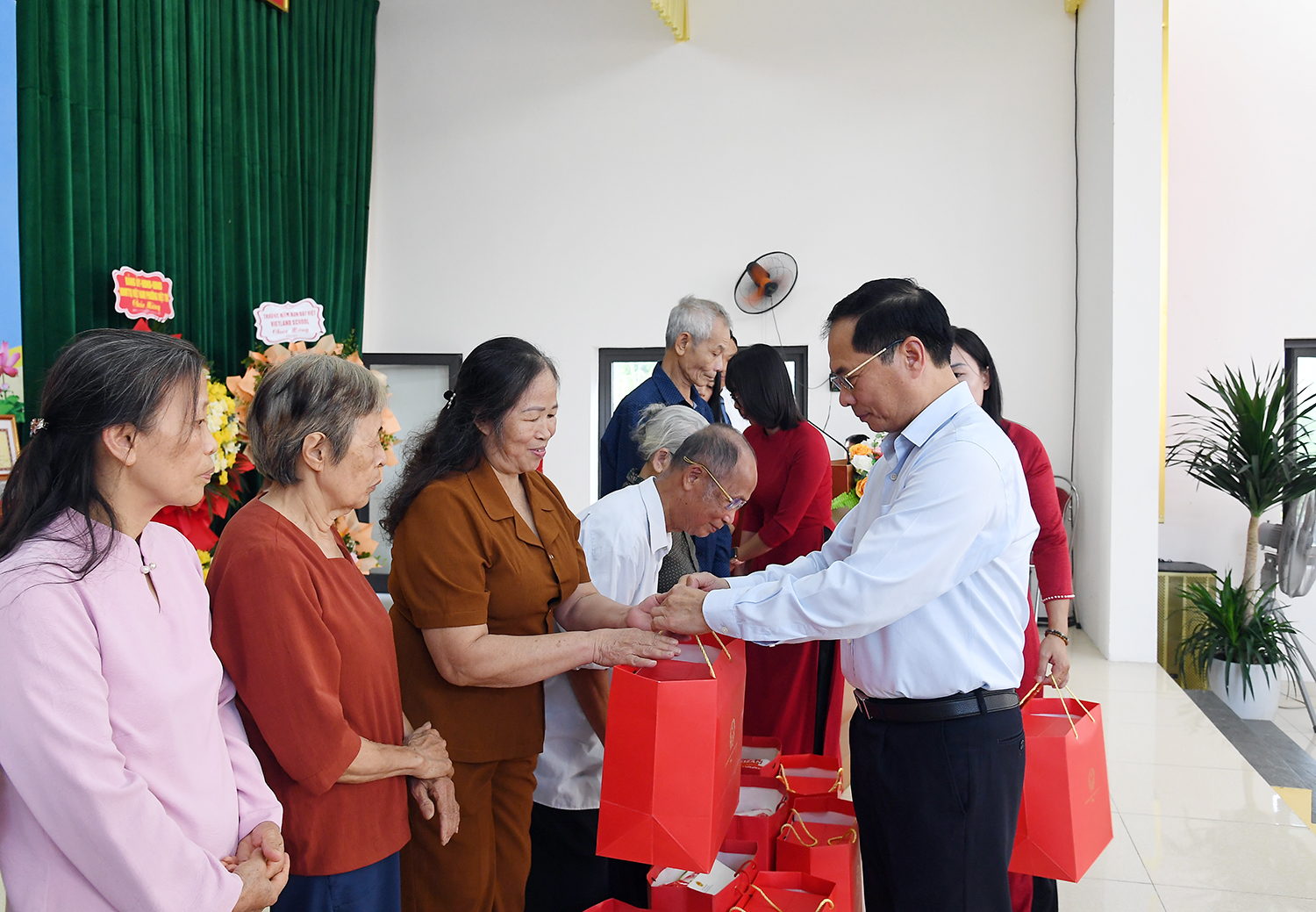 Phó Thủ tướng Bùi Thanh Sơn dự Ngày hội Đại đoàn kết toàn dân tộc tại Phú Thọ- Ảnh 3.