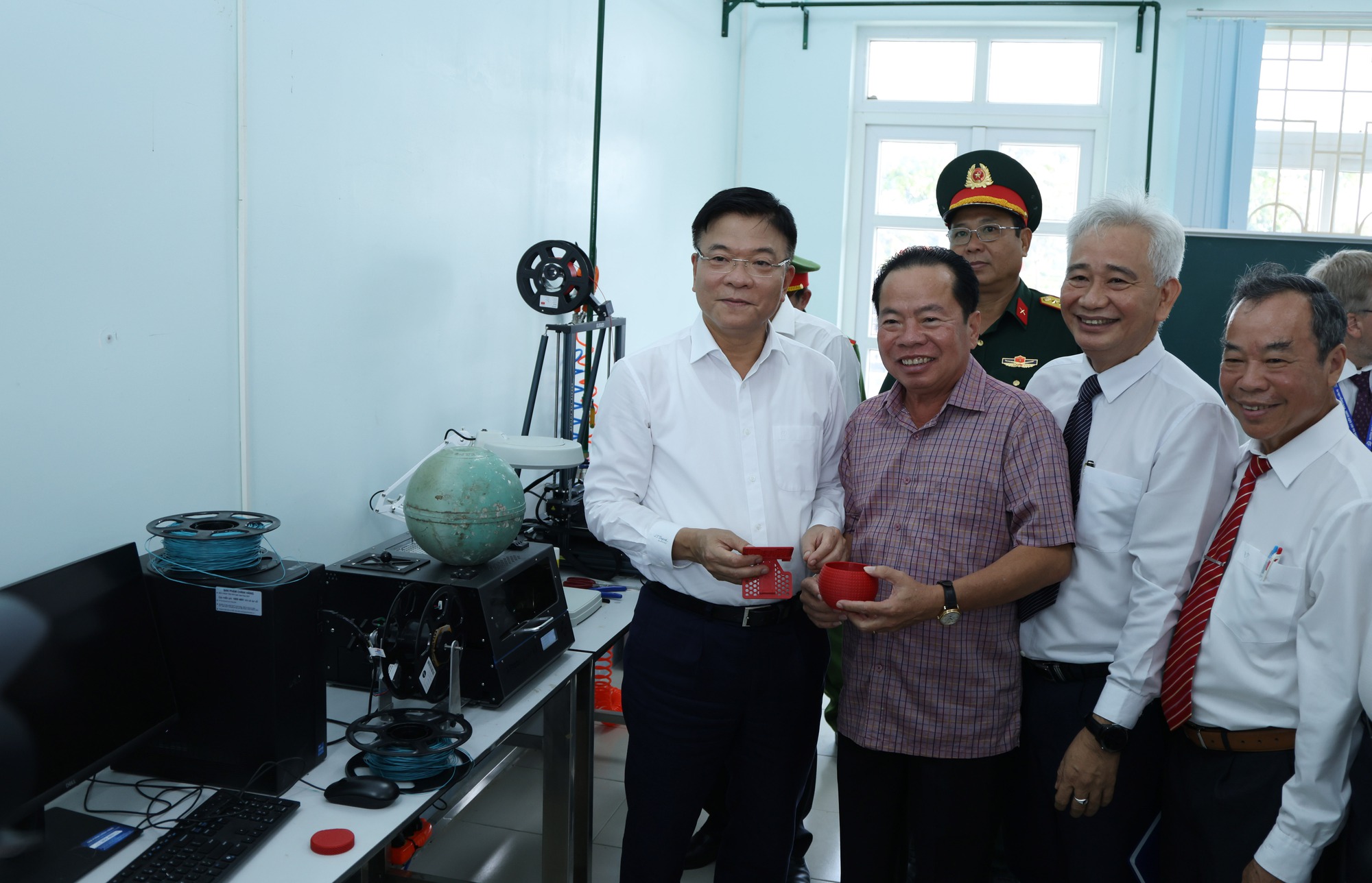 Phó Thủ tướng Lê Thành Long: Đại học Kiên Giang cần tập trung hơn cho nghiên cứu khoa học, đổi mới sáng tạo- Ảnh 1. Phó Thủ tướng Lê Thành Long: Đại học Kiên Giang cần tập trung hơn cho nghiên cứu khoa học, đổi mới sáng tạo- Ảnh 1.